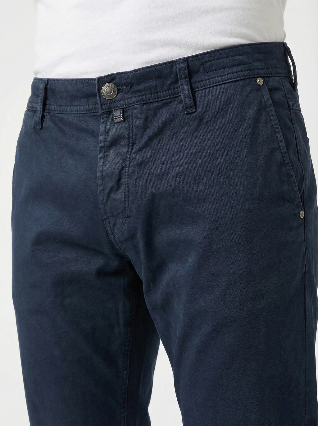 Pantalone chino gamba stretta blu Jacob Cohen visto frontalmente da solo