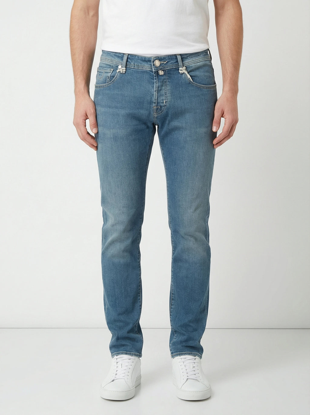 Modello a 45 gradi jeans slim fit azzurro chiaro Jacob Cohen