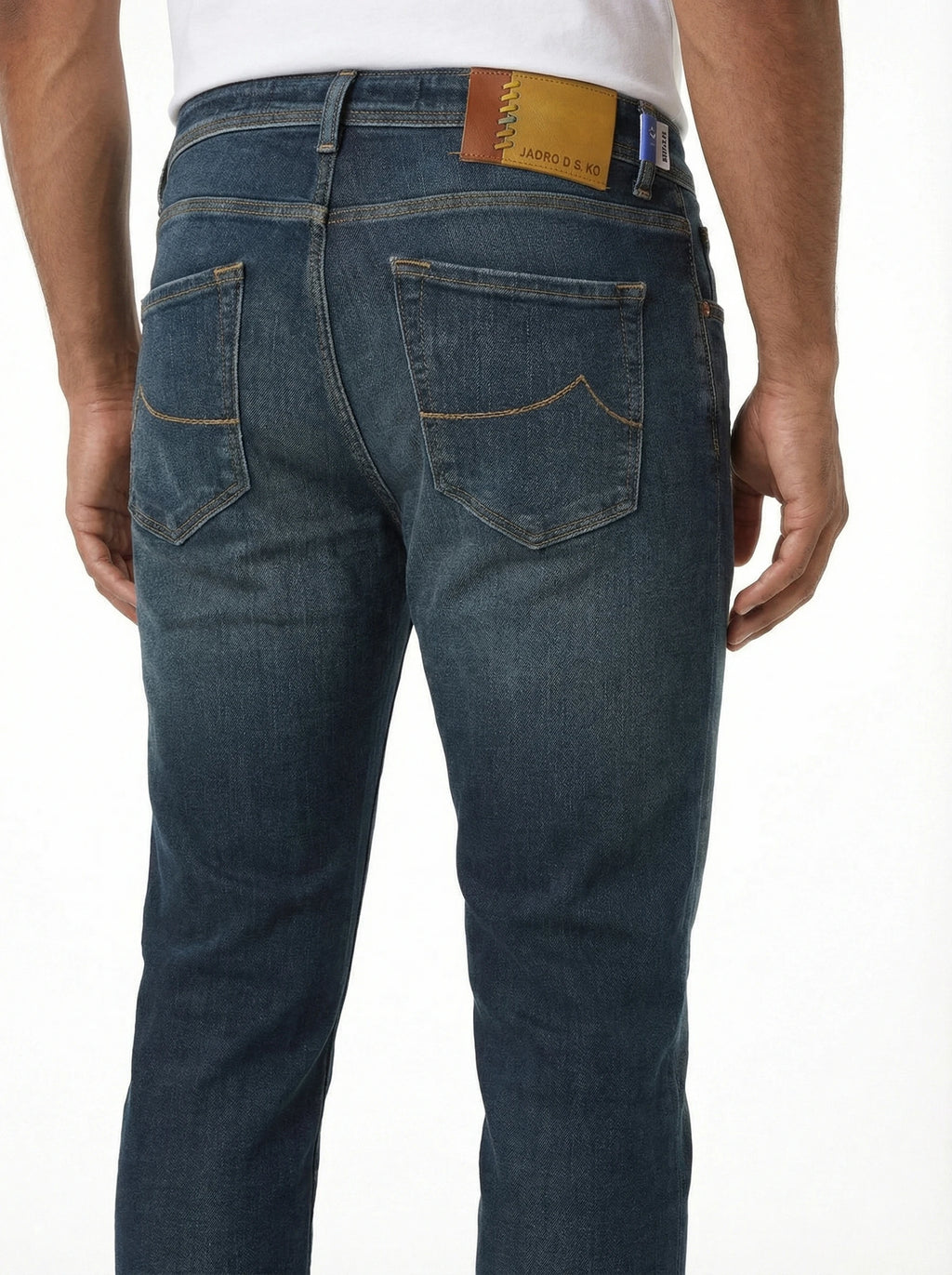 Front view of slim‑fit jeans lavmedio Jacob Cohen