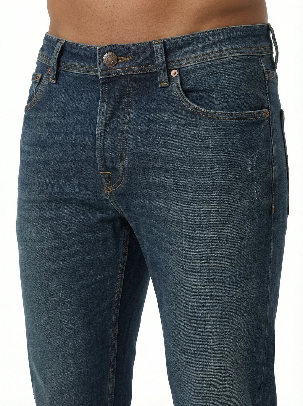 Back view of model wearing slim‑fit jeans lavmedio Jacob Cohen in premium fabric