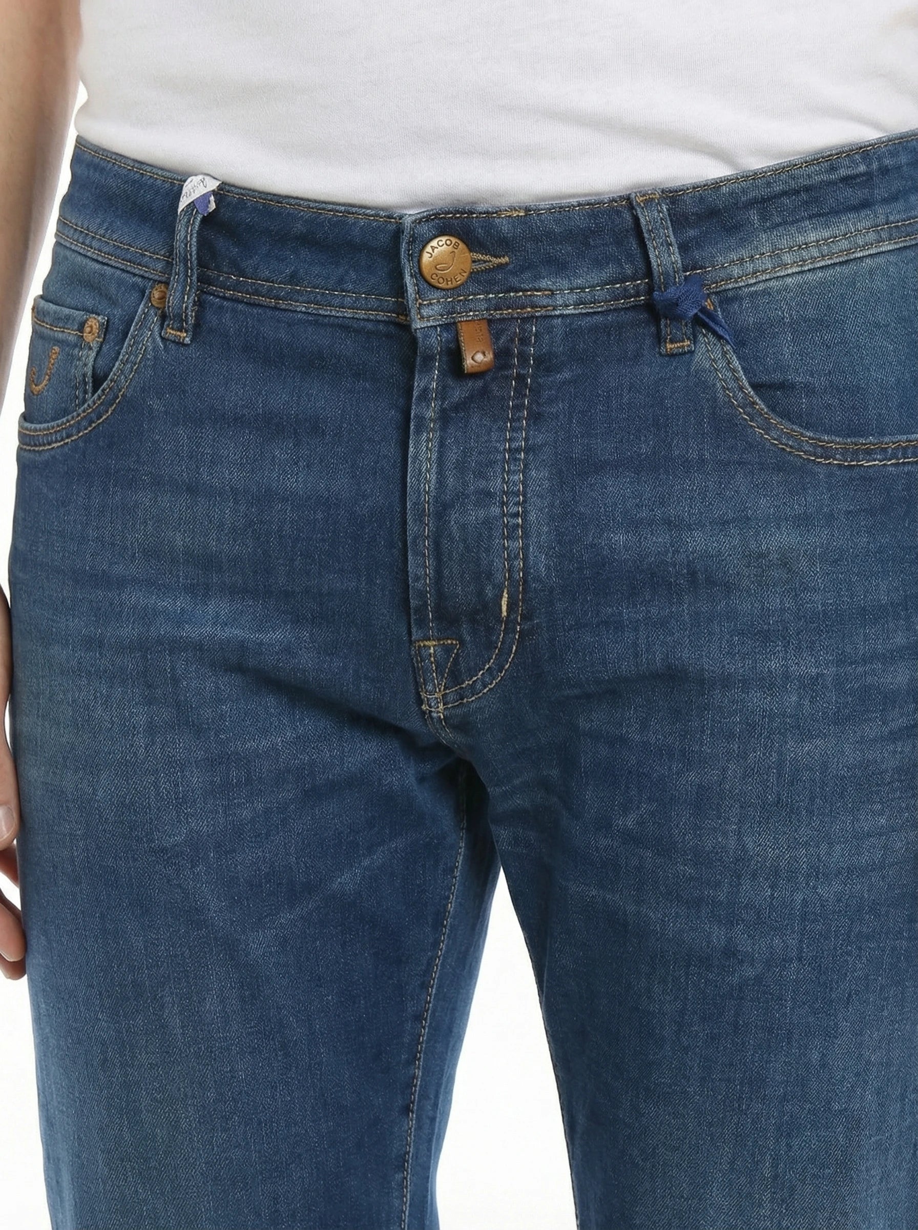 Modello di spalle jeans slim fit d lav azzurro Jacob Cohen in tessuto pregiato