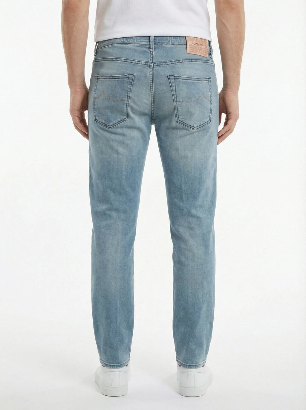 Modello di spalle jeans slim fit d lav chiaro Jacob Cohen in tessuto pregiato