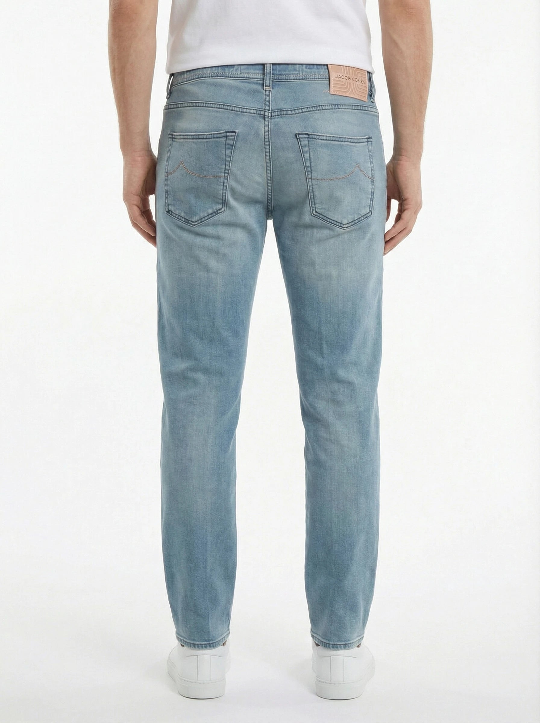 Modello di spalle jeans slim fit d lav chiaro Jacob Cohen in tessuto pregiato