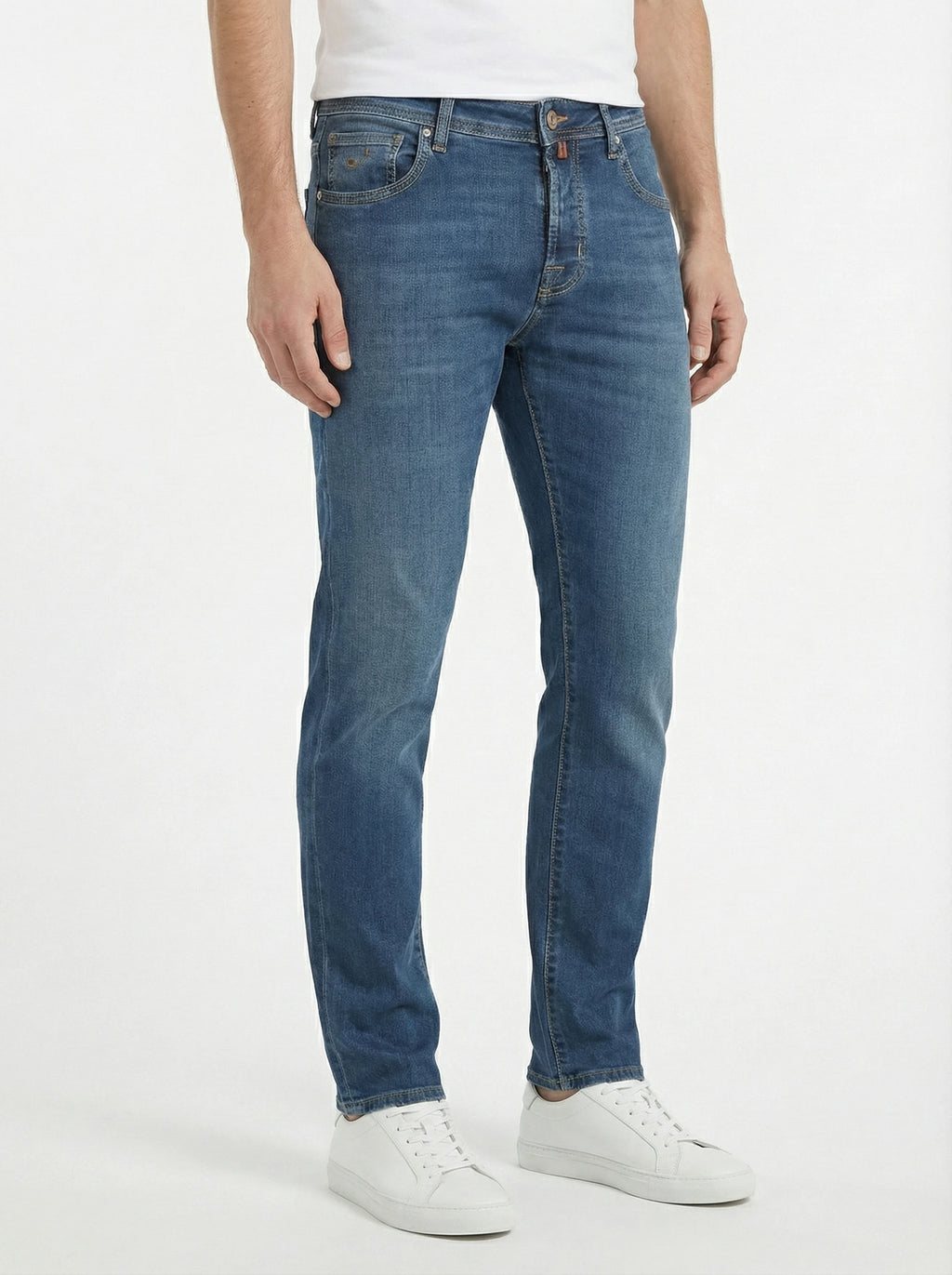 Front view of model wearing slim‑fit jeans denim chiaro Jacob Cohen stretch fabric