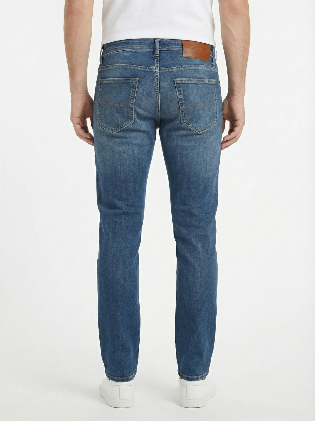 Back view of model wearing slim‑fit jeans denim chiaro Jacob Cohen stretch fabric