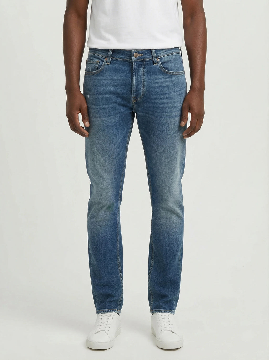 Close‑up detail of jeans straight leg lavscuro Jacob Cohen