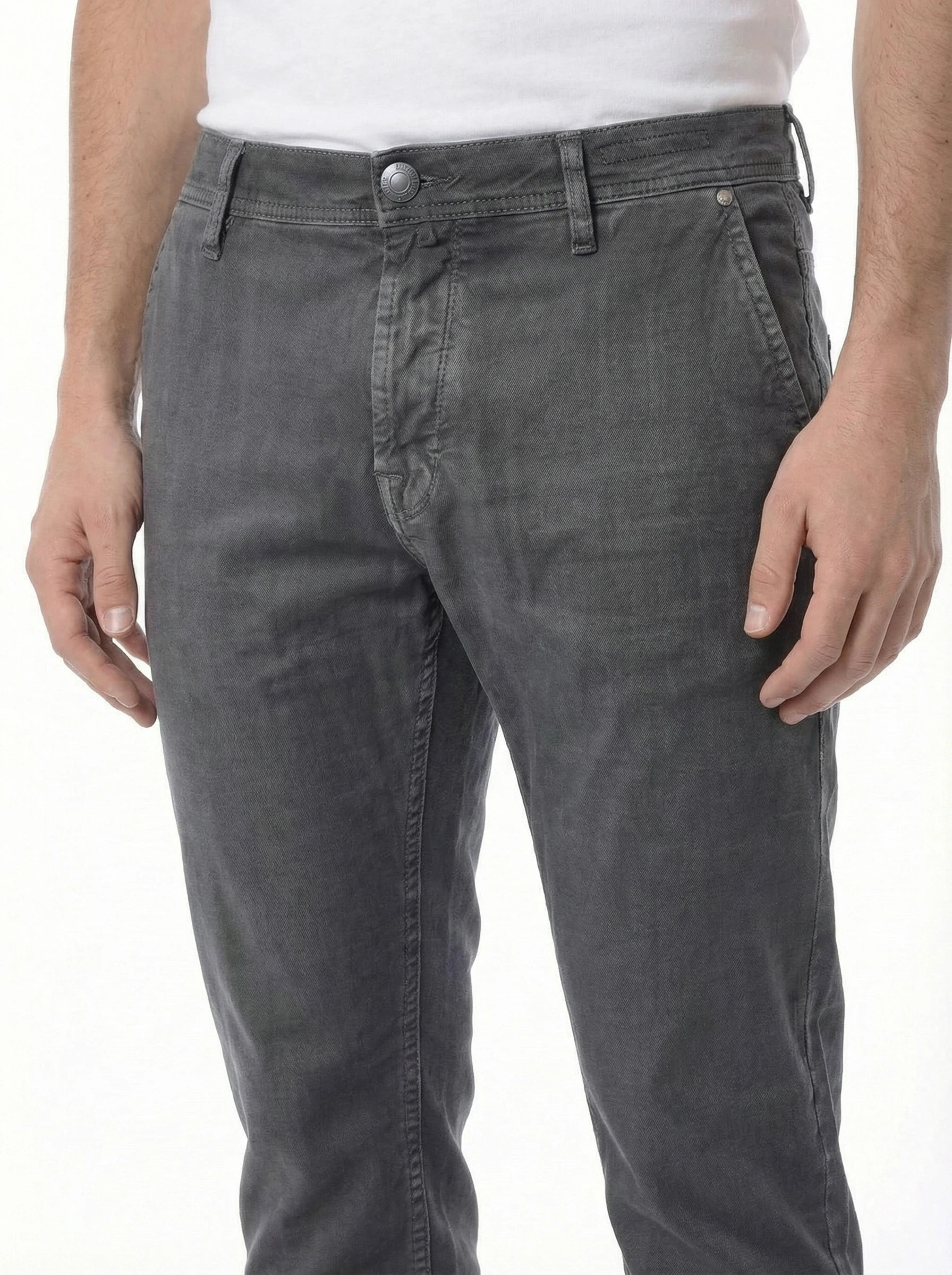 Vista da dietro del pantalone cinque tasche dritto moro chiaro e grigio Jacob Cohen