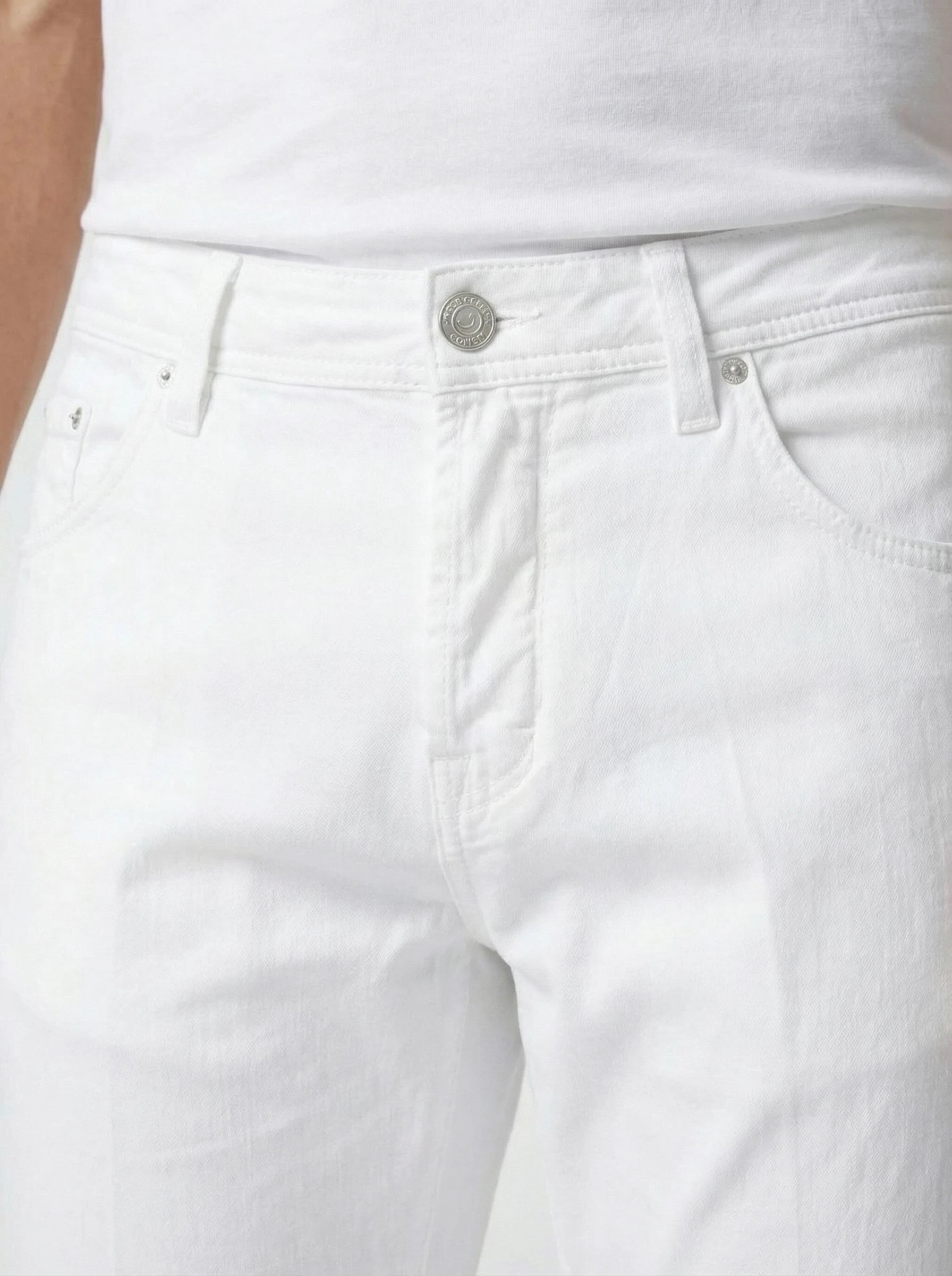 Pantalone scott cropped carrot bianco Jacob Cohen visto frontalmente da solo