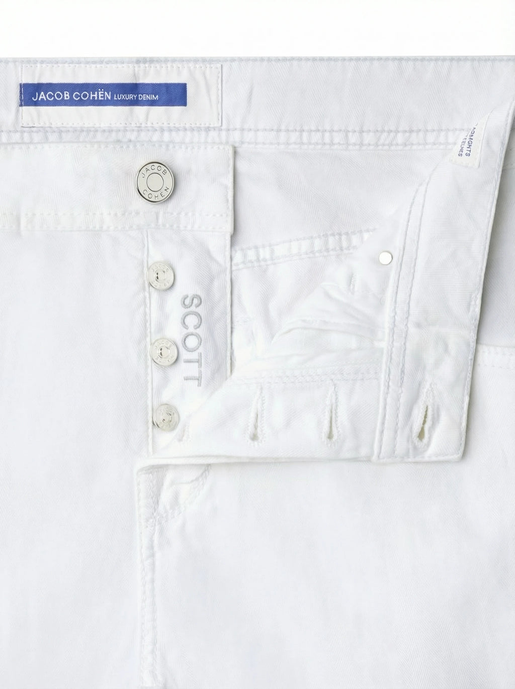 Focus sull'orlo e lunghezza del pantalone Scott cropped carrot bianco Jacob Cohen
