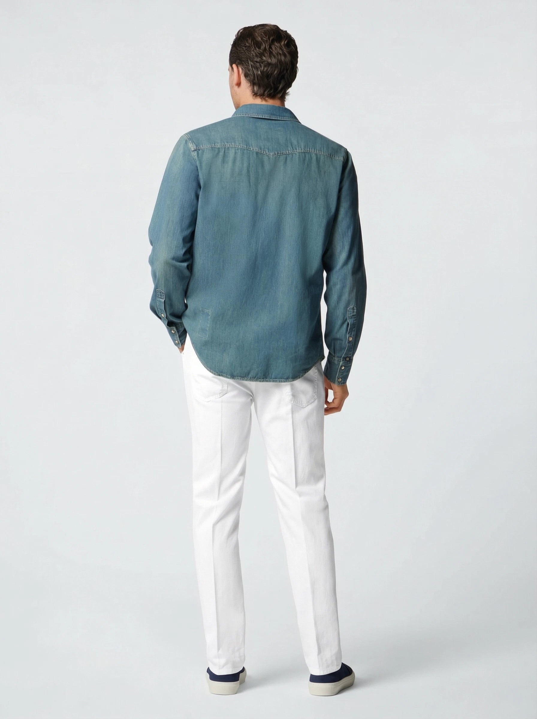 Particolare delle tasche e bottoni del pantalone Scott cropped carrot bianco Jacob Cohen