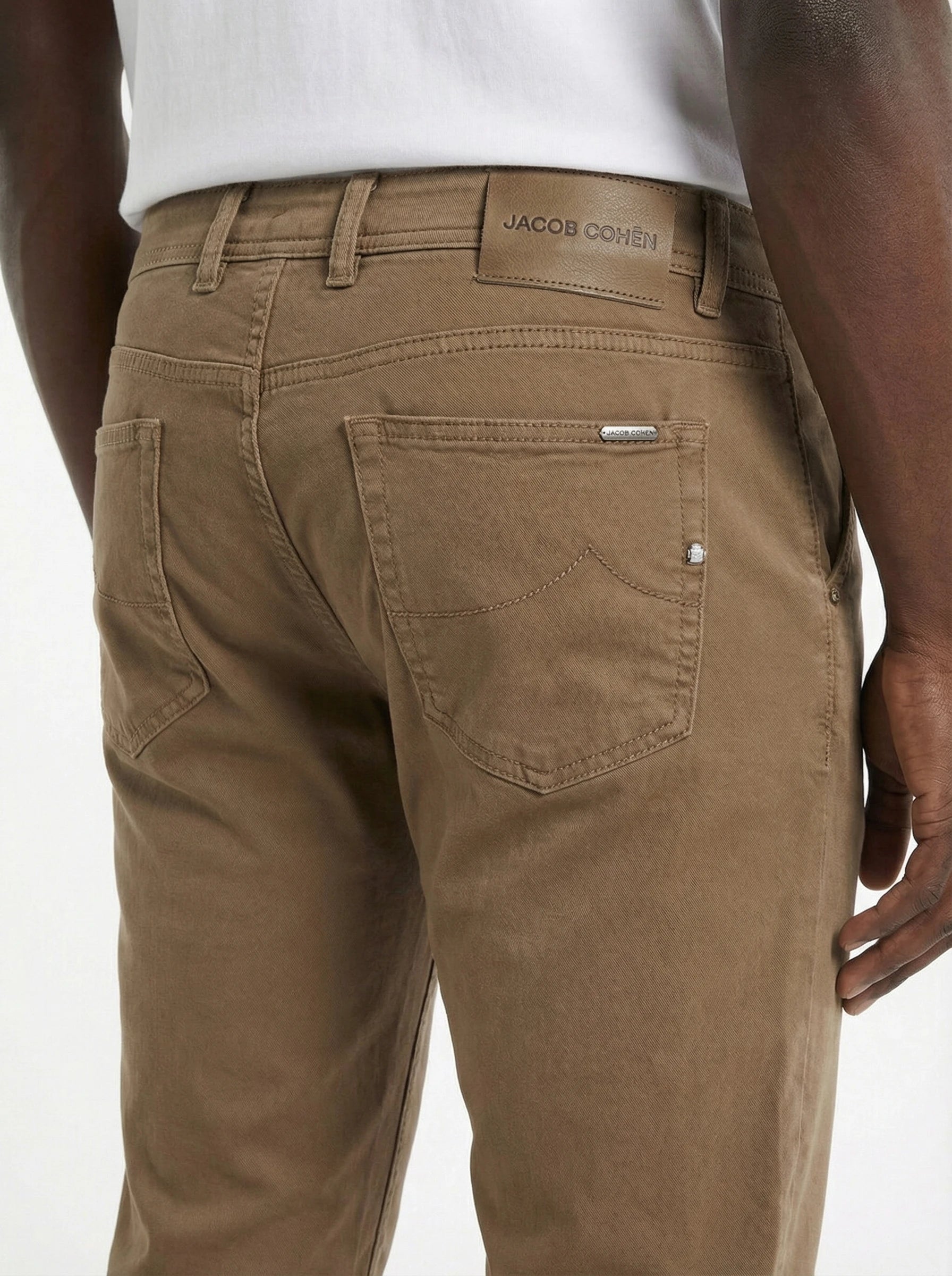 Vista da dietro del pantalone Leonard slim fit Jacob Cohen