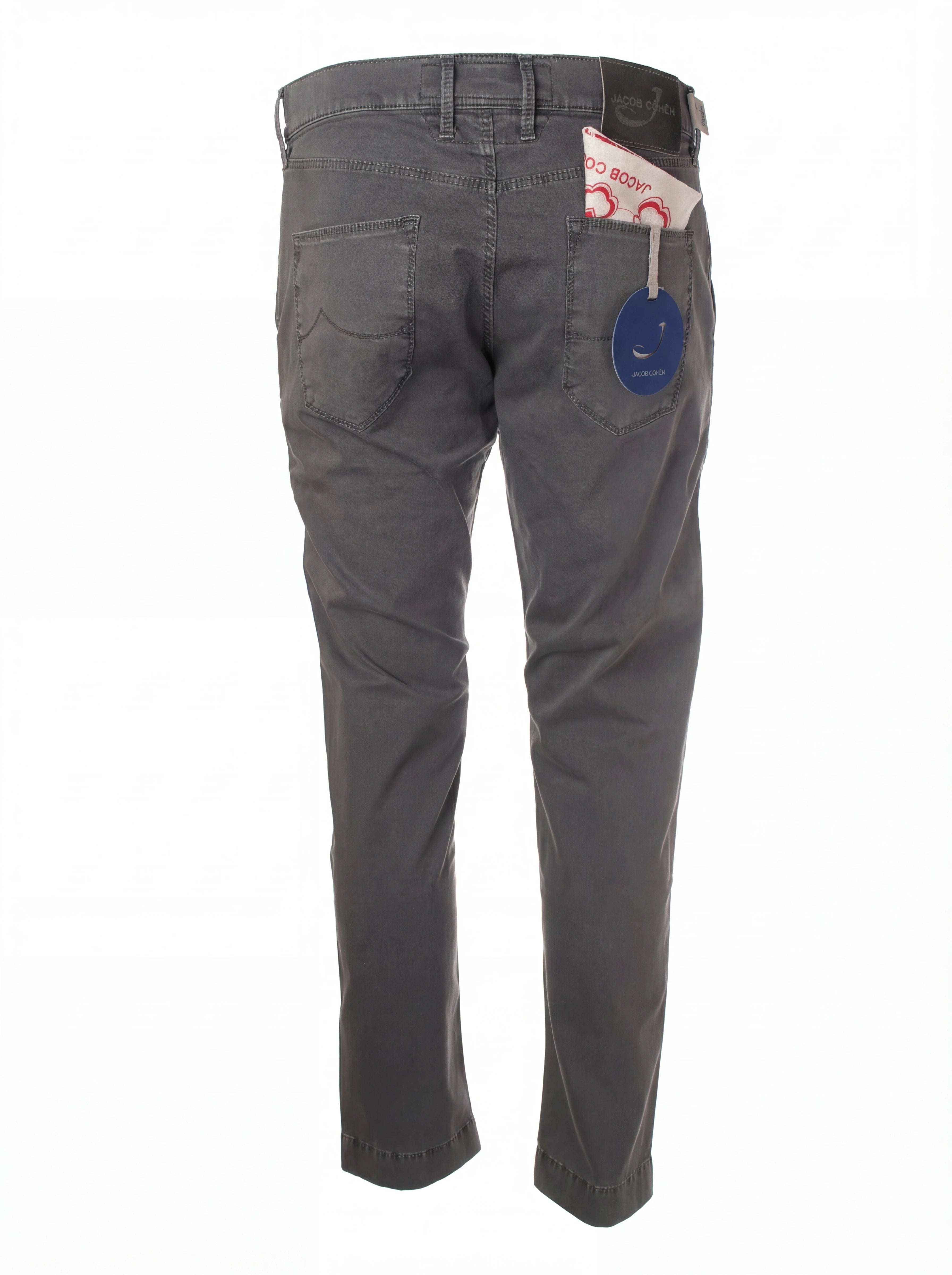 Close-up della salpa in cavallino del pantalone chino dritto grigio Jacob Cohen