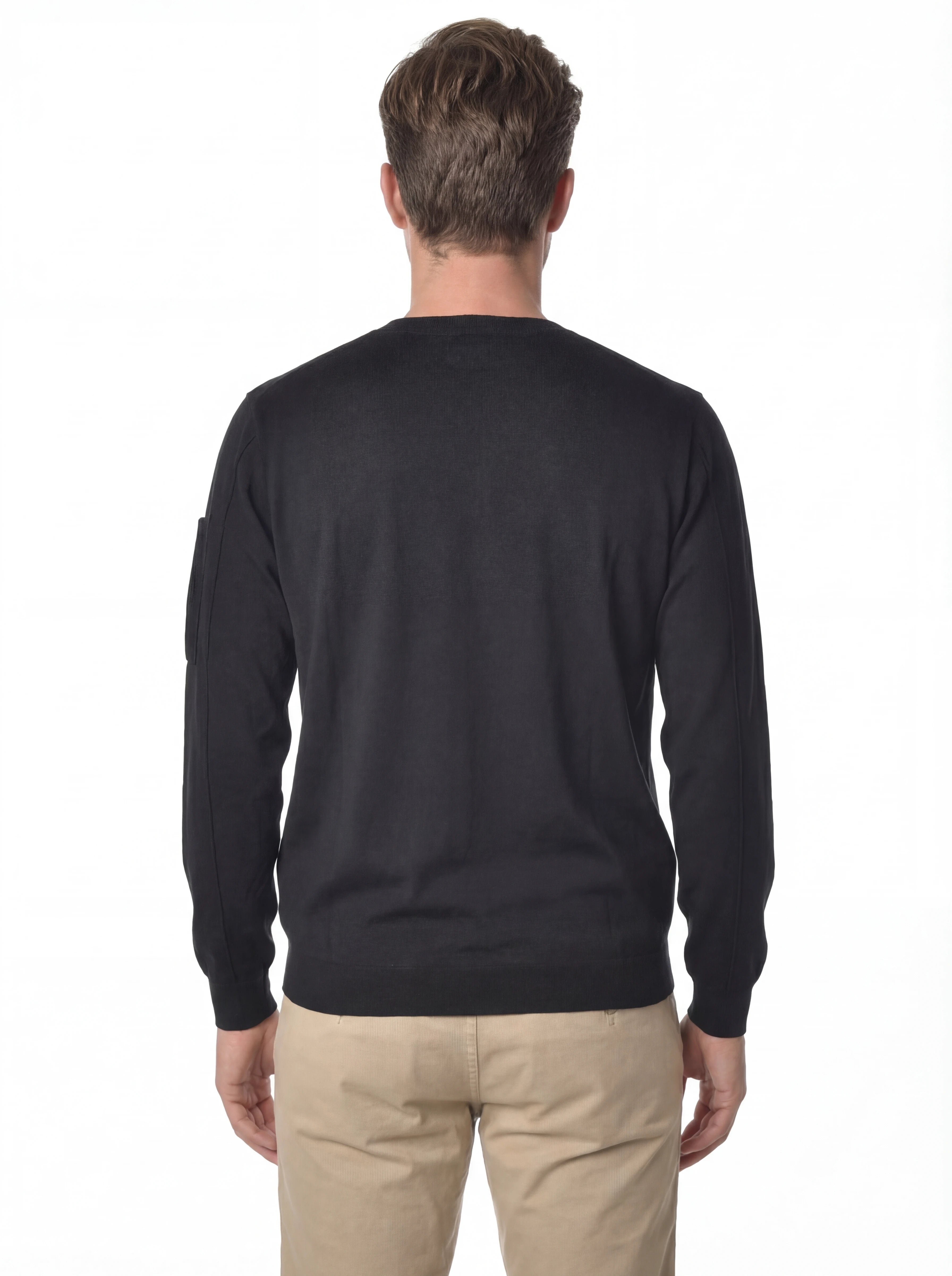 Vista da dietro, modello con maglia girocollo blu taschino C.P. Company da uomo in cotone