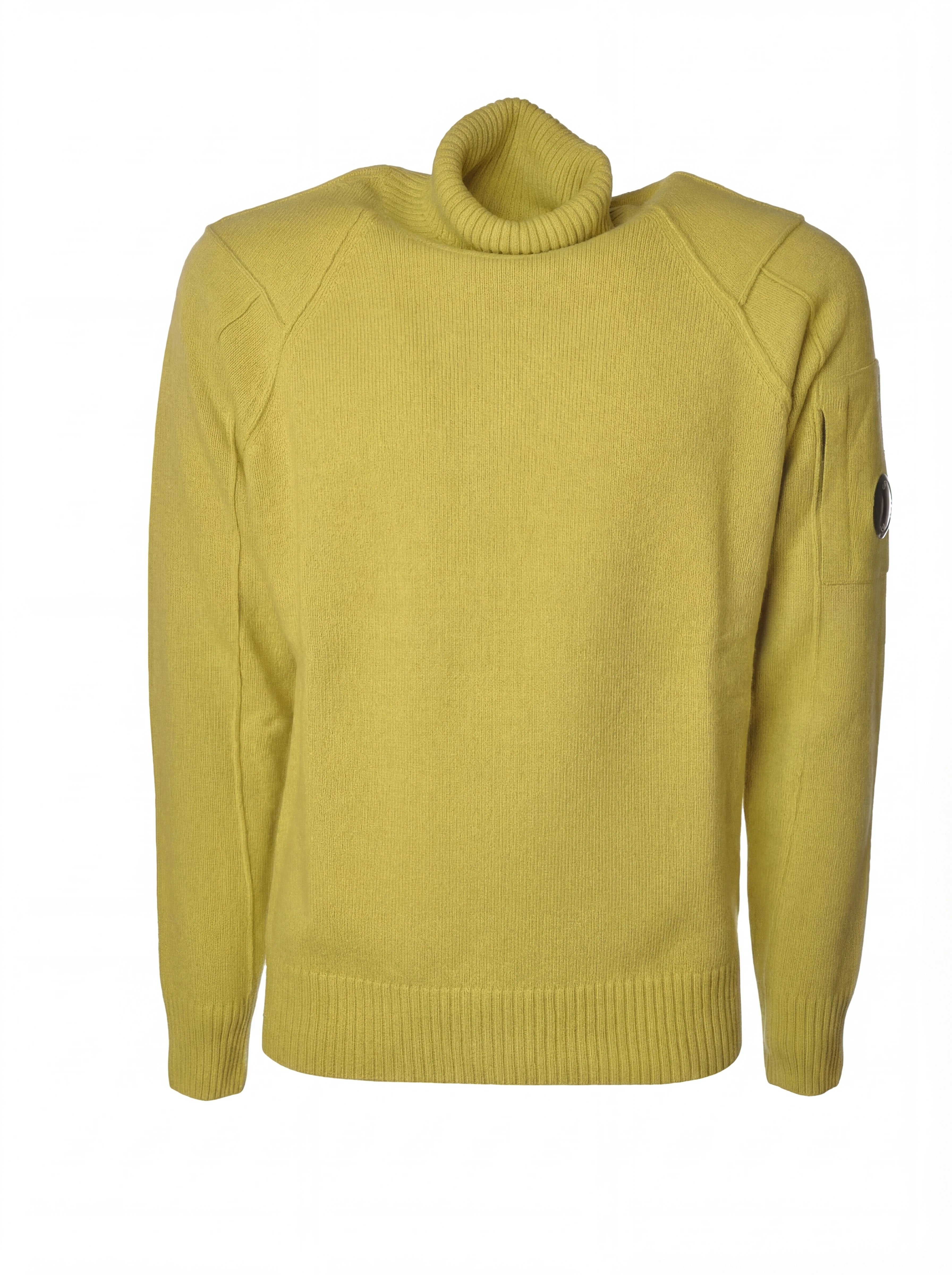 Dettaglio maglia collo alto cedro spalla raglan manica a rilievo C.P. Company da uomo