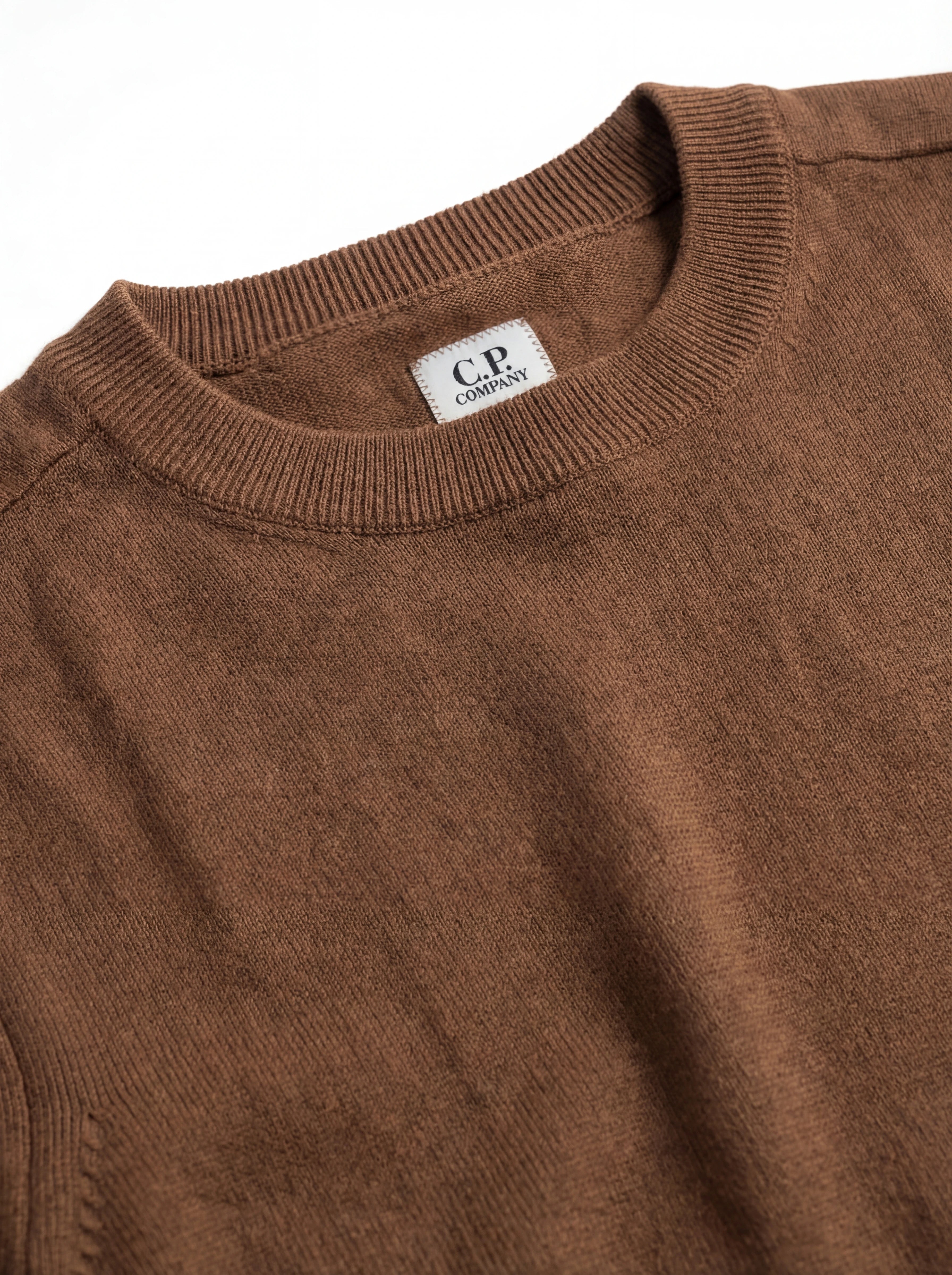 Dettaglio maglia girocollo bruciato taschino manica a rilievo C.P. Company da uomo