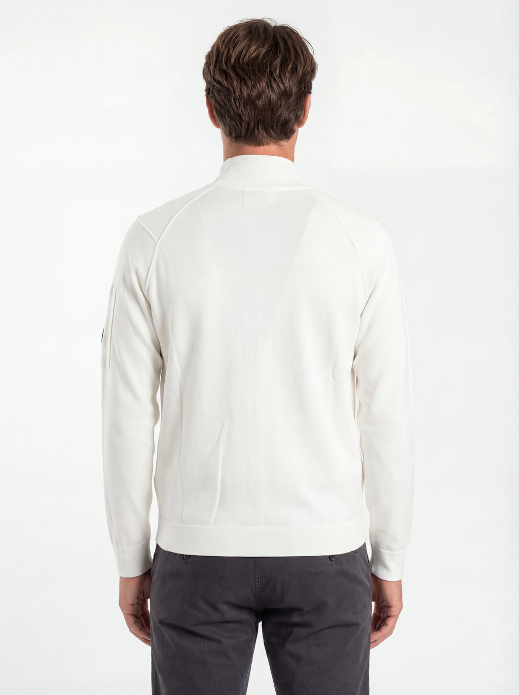 Modello a 45° con cardigan bianco zip spalla raglan C.P. Company da uomo