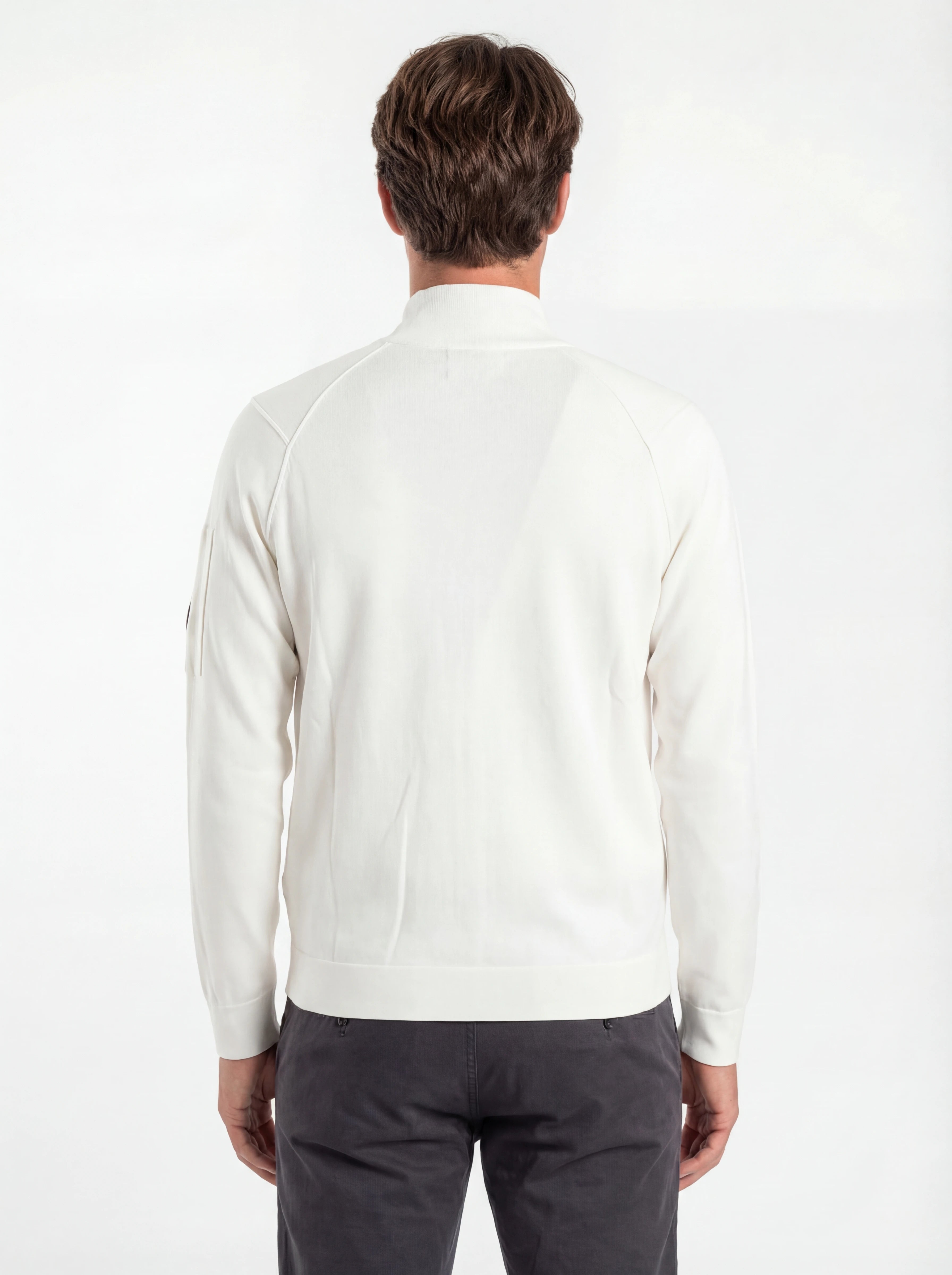 Modello a 45° con cardigan bianco zip spalla raglan C.P. Company da uomo