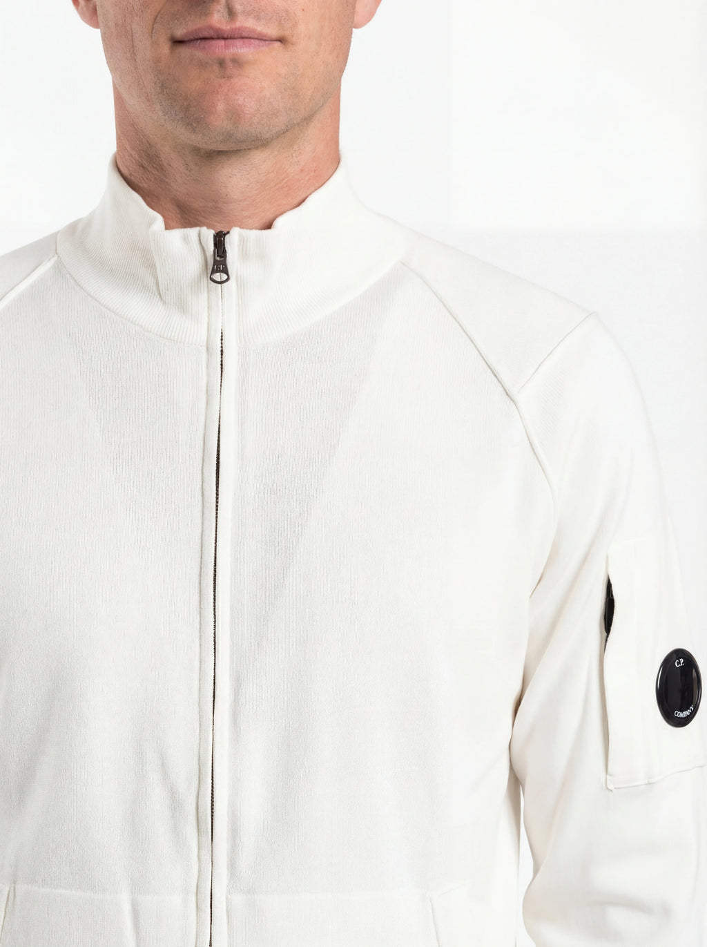 Cardigan vista da dietro, cardigan bianco zip spalla raglan C.P. Company da uomo