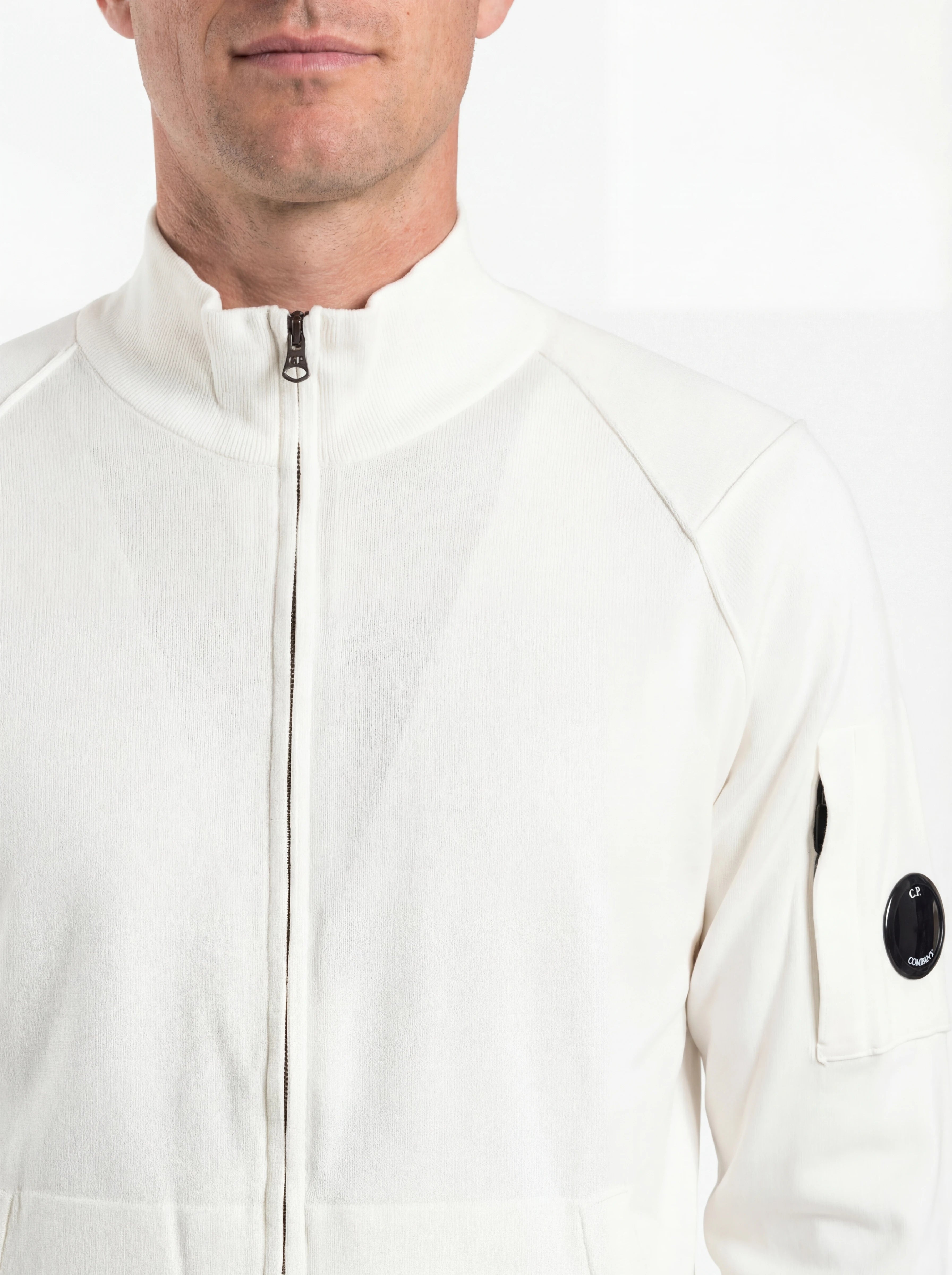 Cardigan vista da dietro, cardigan bianco zip spalla raglan C.P. Company da uomo