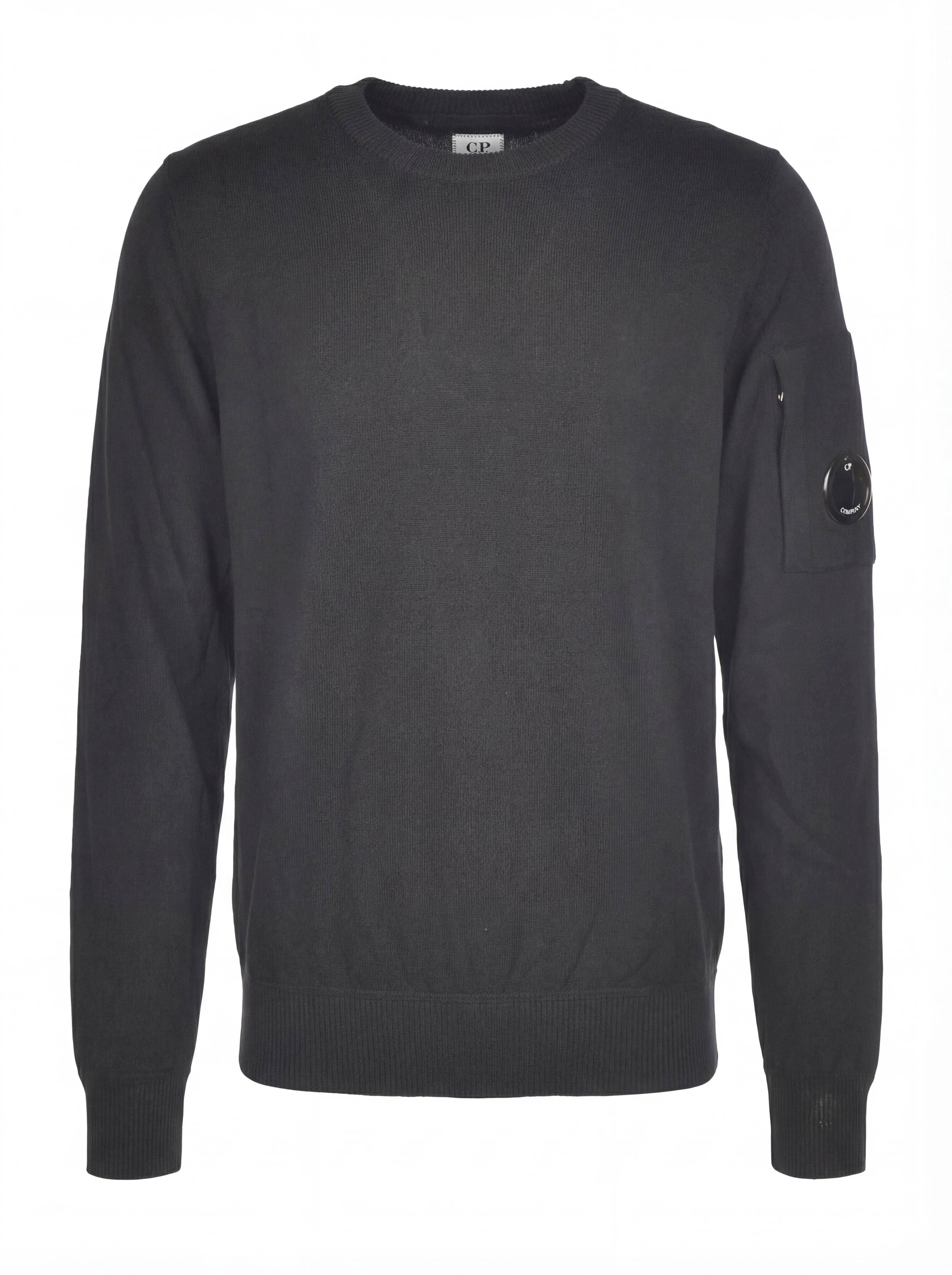 Dettaglio maglia girocollo nero C.P. Company da uomo in cotone