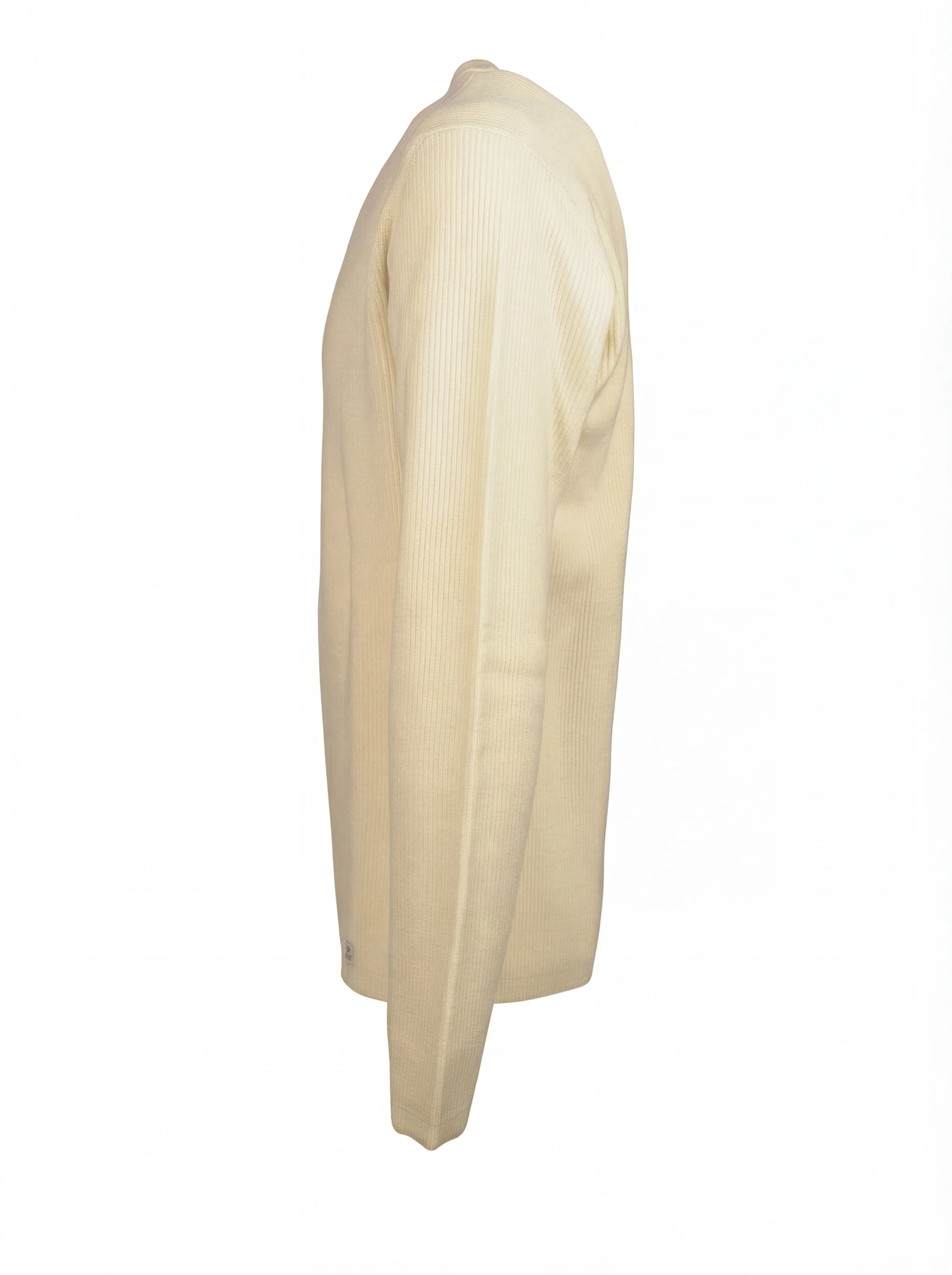 Close-up dettagli, maglione bianco a costine C.P. Company da uomo in lana merino