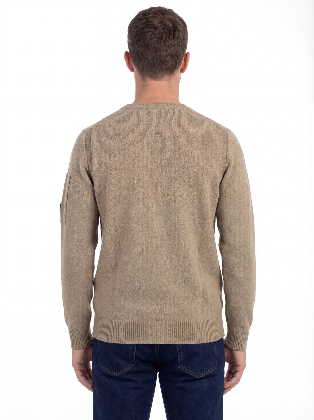 Maglia girocollo vista da dietro, maglia girocollo cammello taschino con lente taschino C.P. Company da uomo in cotone