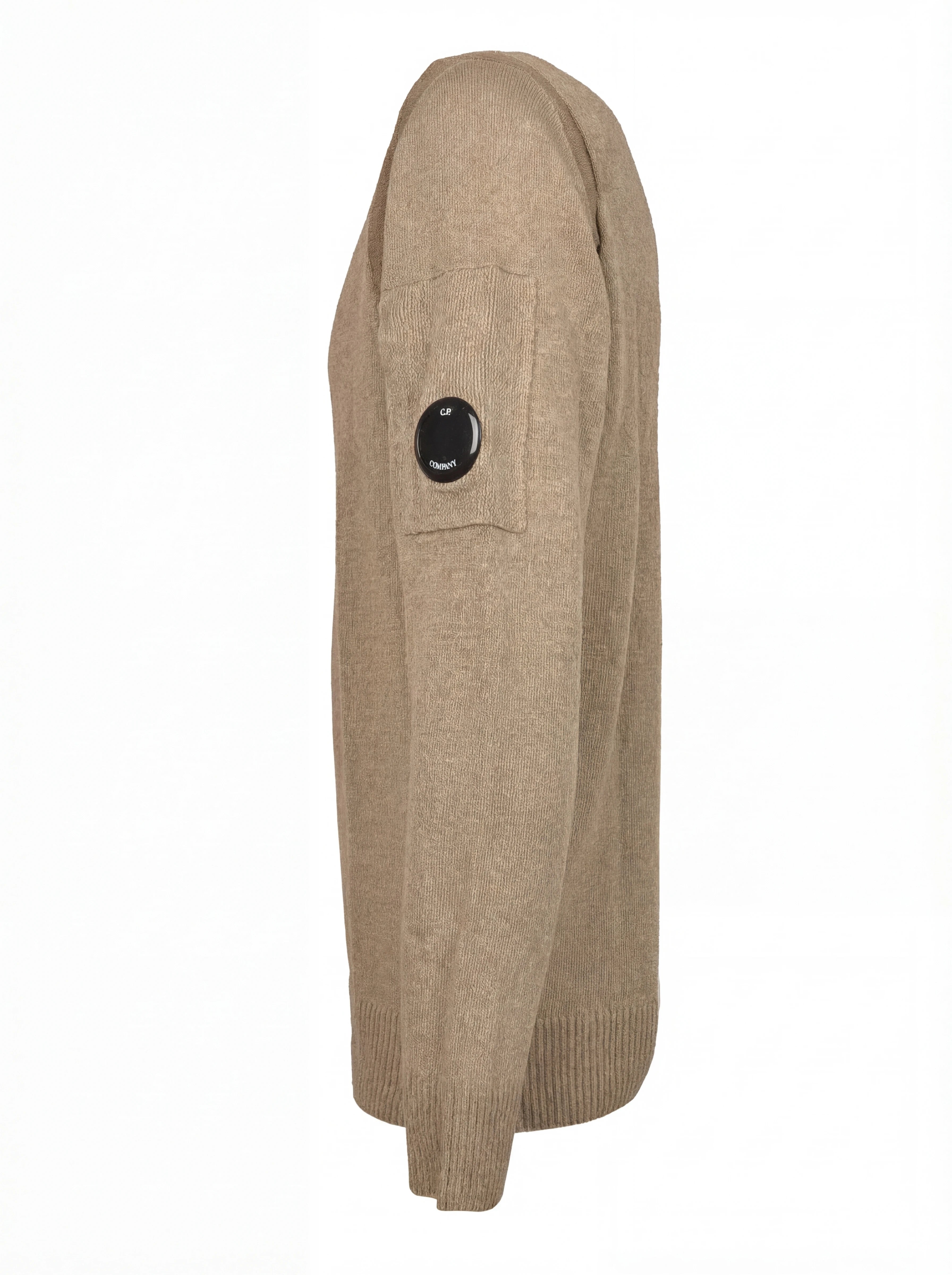 Dettaglio maglia girocollo cammello taschino con lente taschino C.P. Company da uomo in cotone