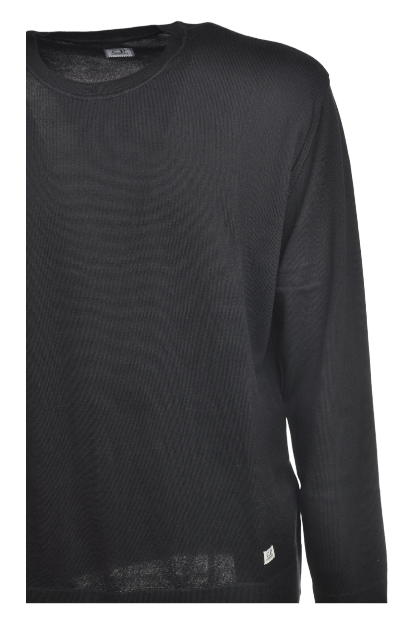 Dettaglio maglia girocollo blu logo cucito vestibilità dritta C.P. Company da uomo