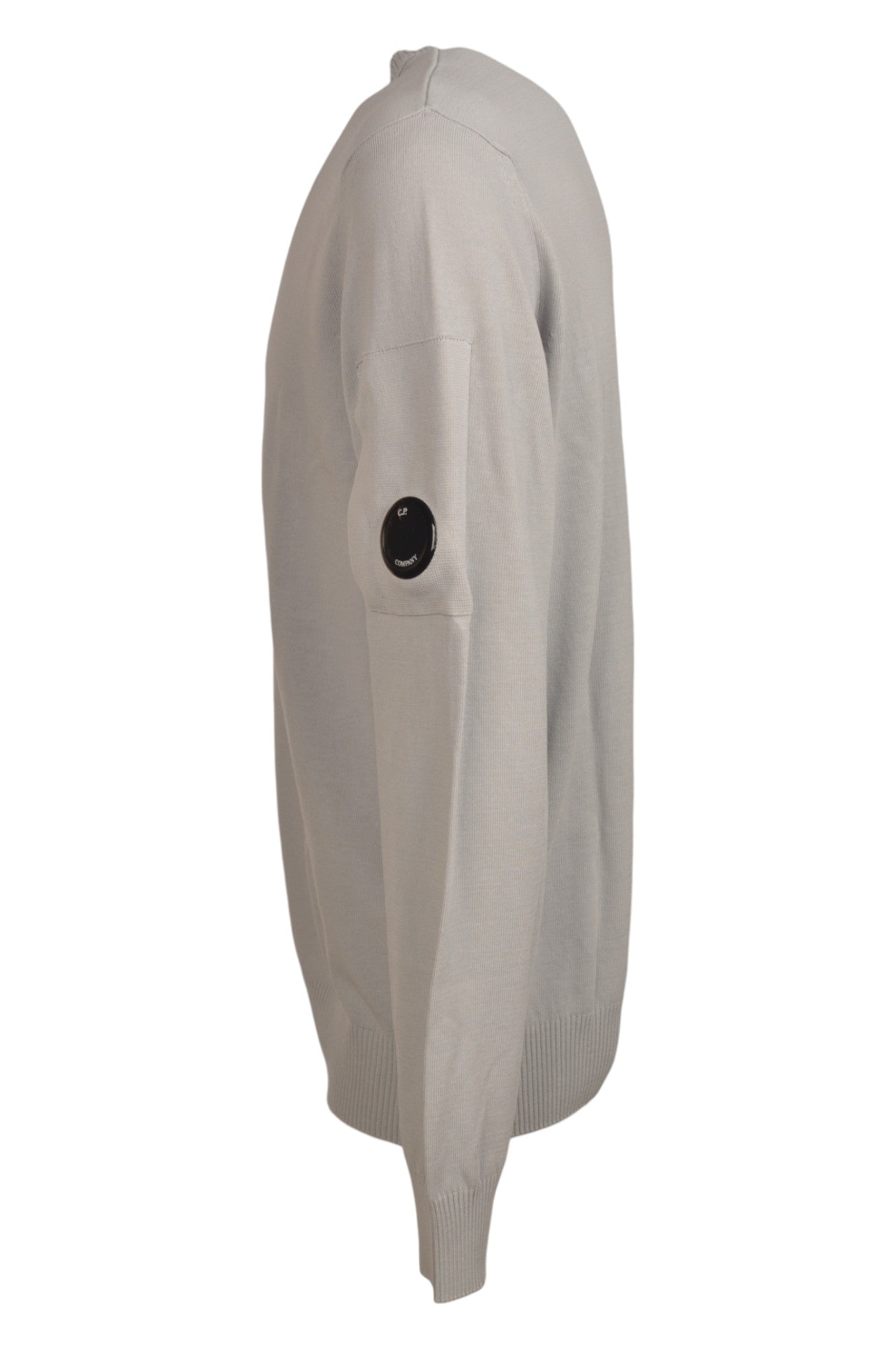 Dettaglio maglia girocollo grigio perla taschino con lente taschino C.P. Company da uomo in cotone