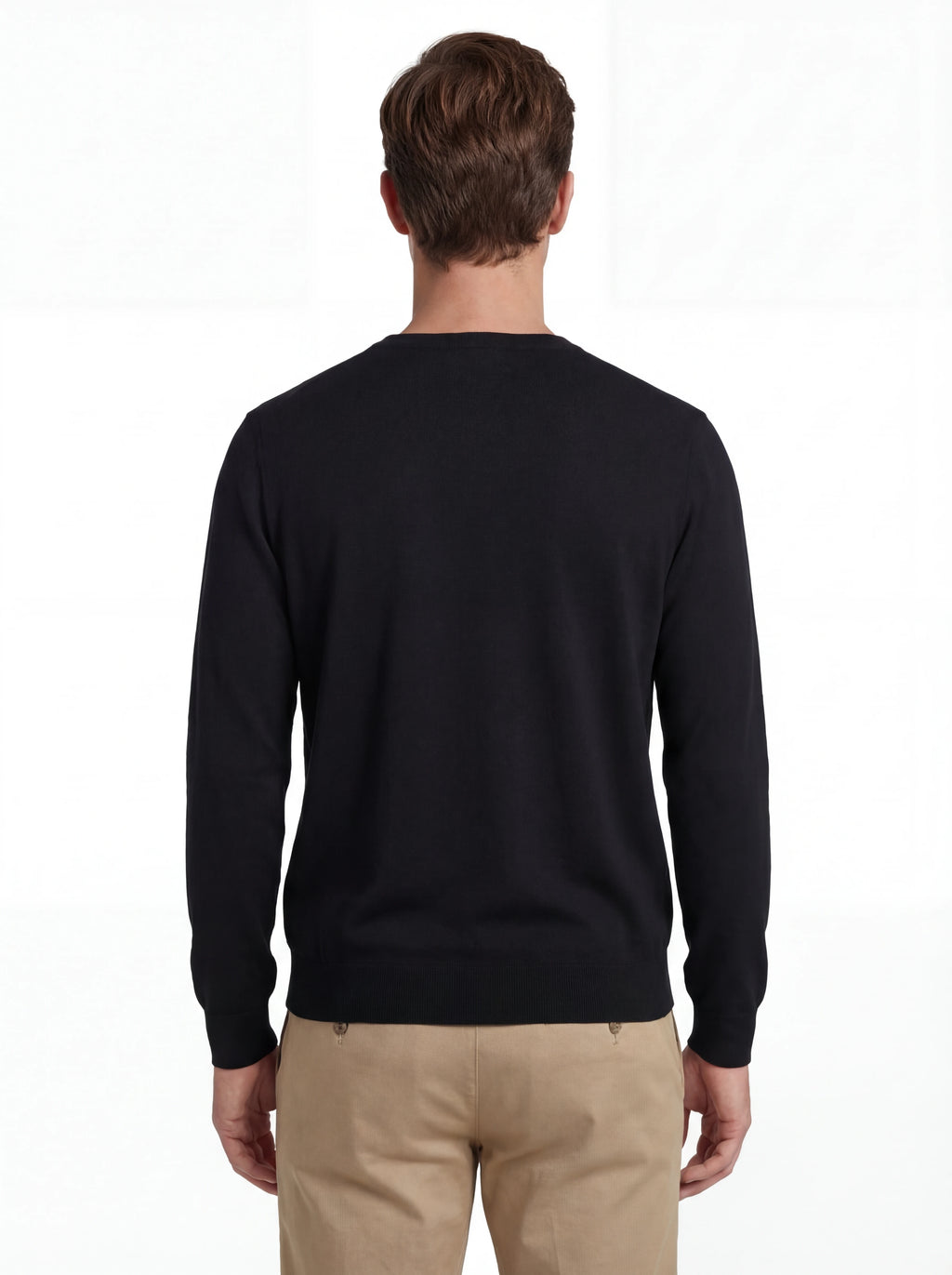 Modello a 45° con maglione nero logo cucito vestibilità dritta C.P. Company da uomo