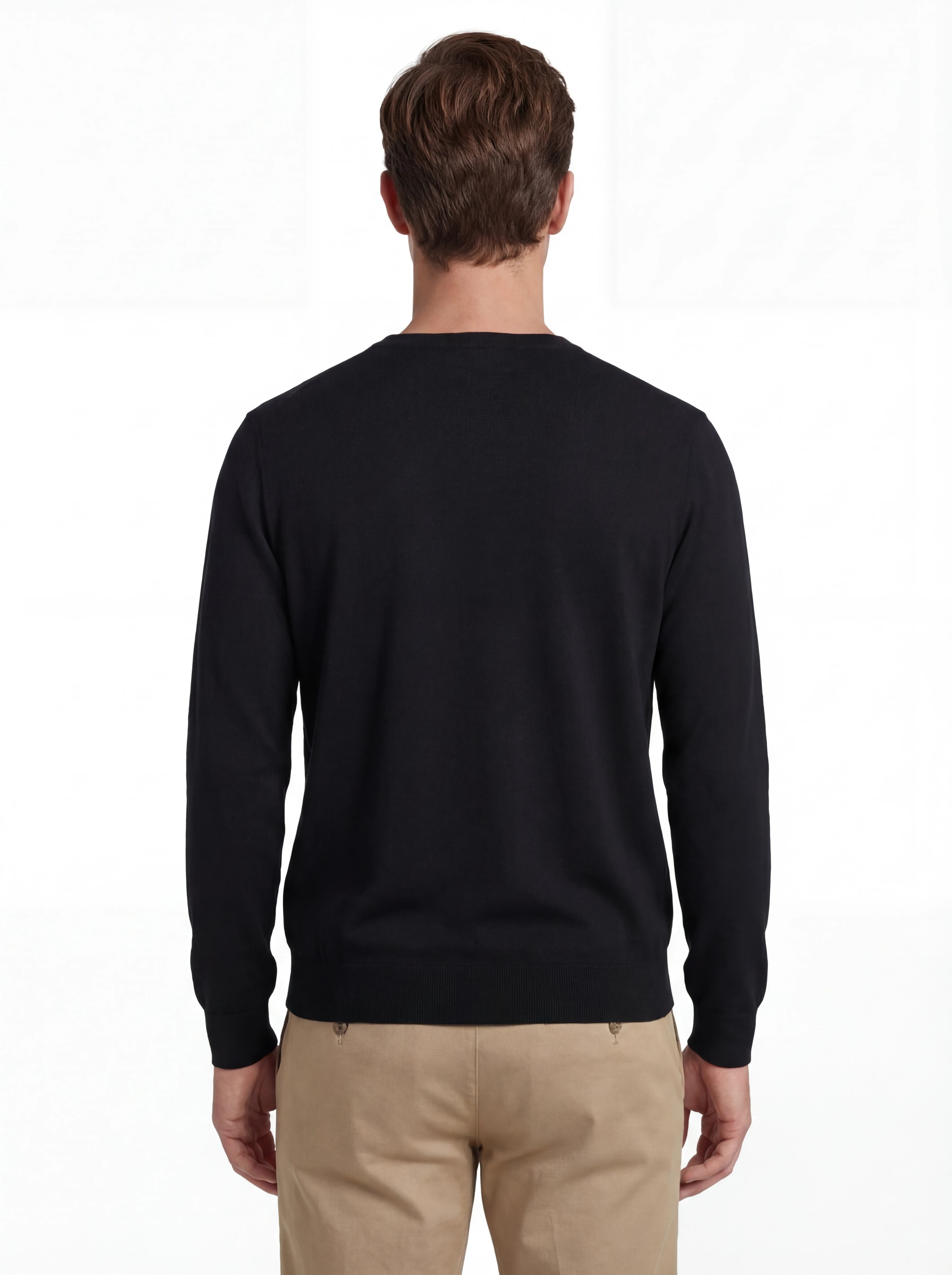 Modello a 45° con maglione nero logo cucito vestibilità dritta C.P. Company da uomo