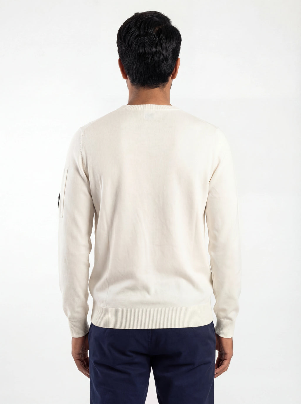 Modello a 45° con maglione bianco taschino con lente taschino C.P. Company da uomo in cotone