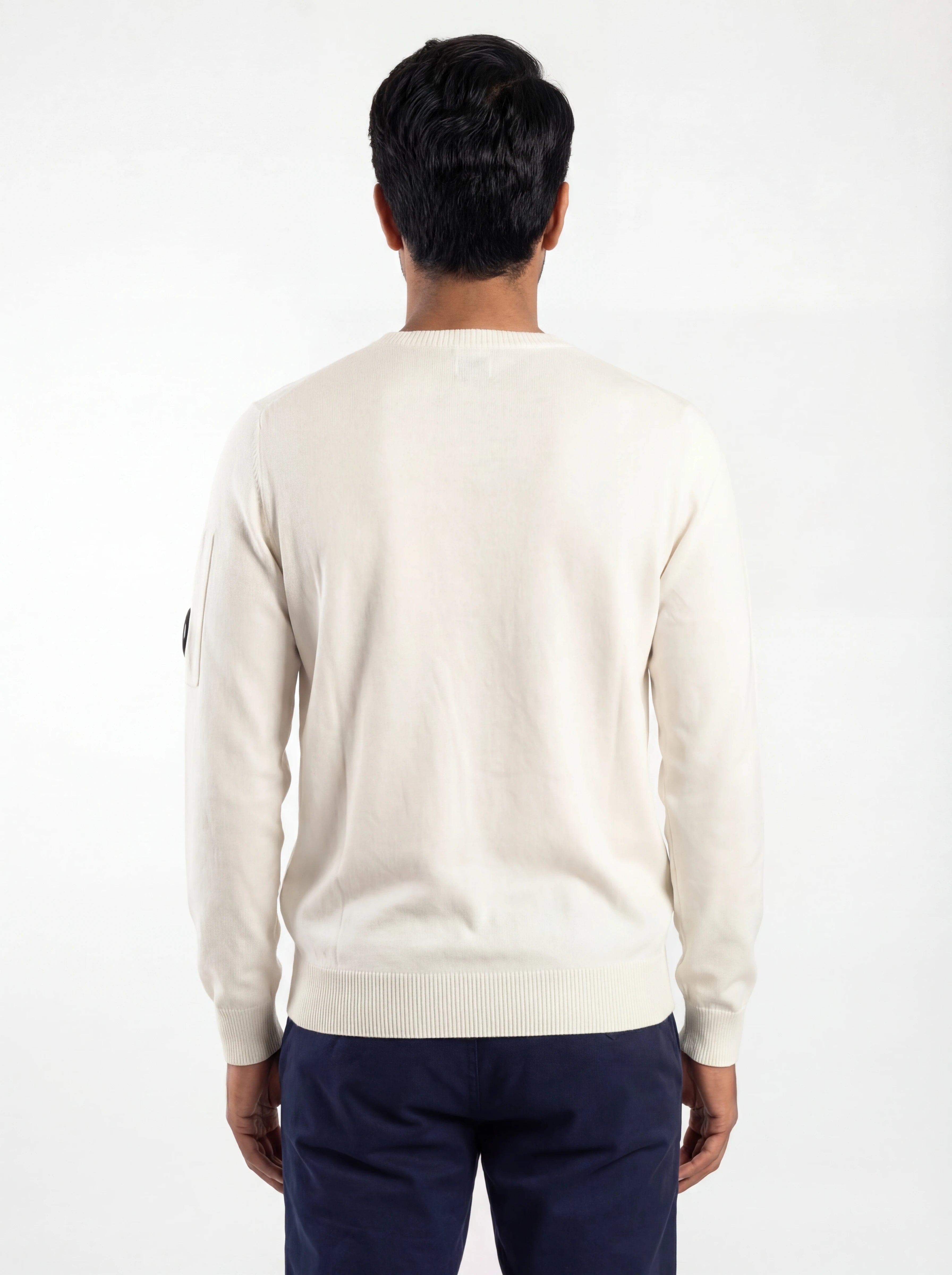 Modello a 45° con maglione bianco taschino con lente taschino C.P. Company da uomo in cotone