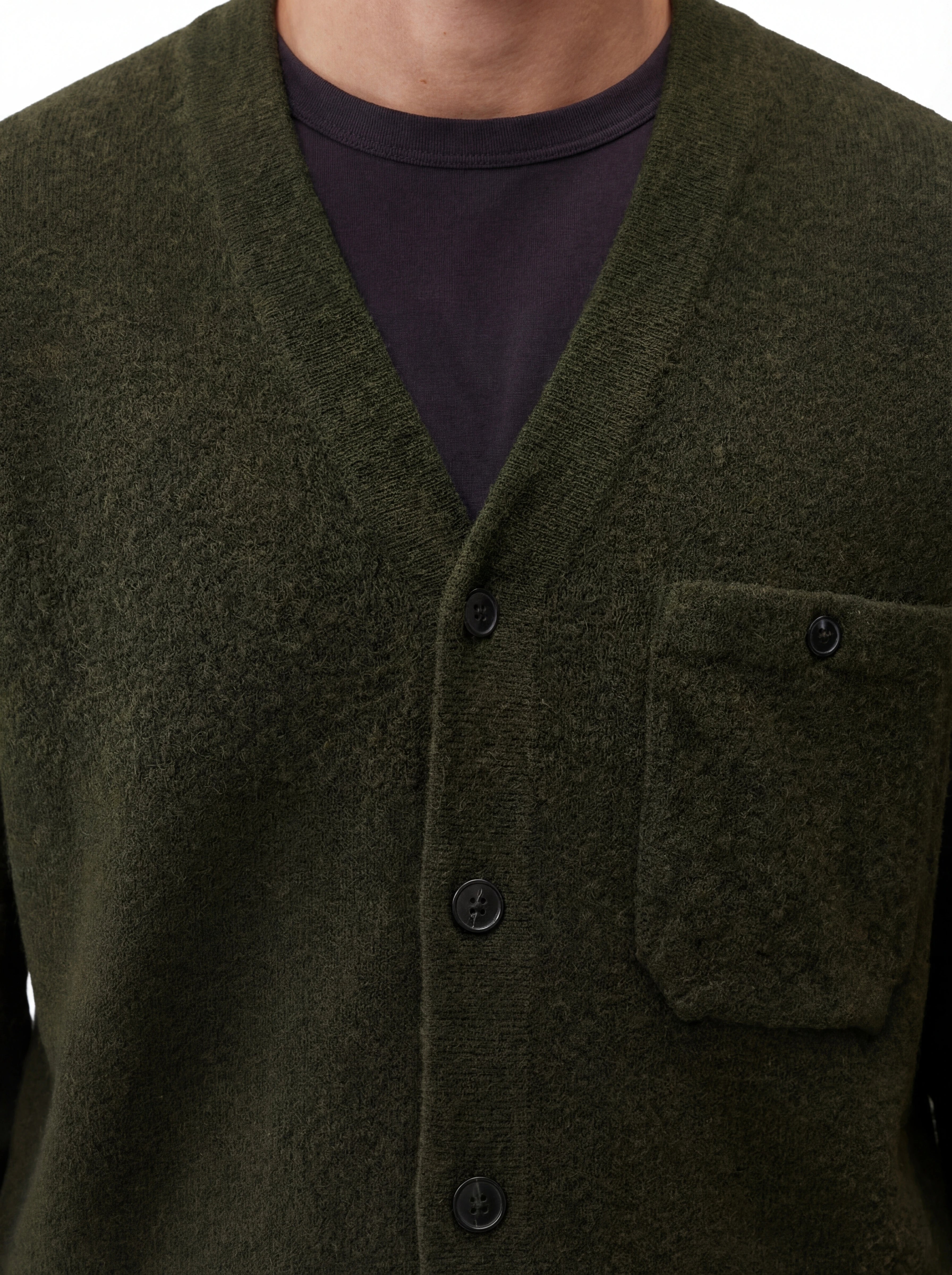 Dettaglio cardigan muschio taschino con lente taschino C.P. Company da uomo in lana
