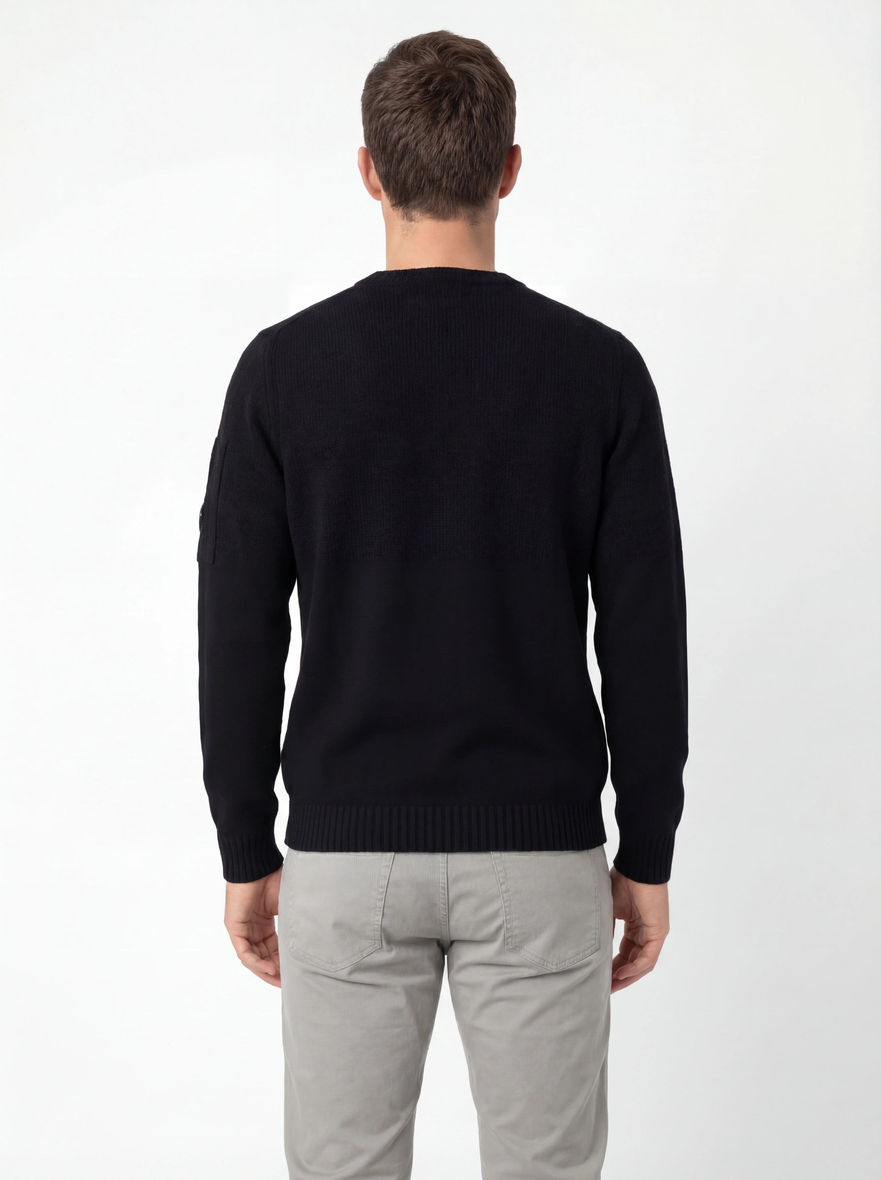 Modello a 45° con maglia girocollo blu taschino C.P. Company da uomo in ciniglia