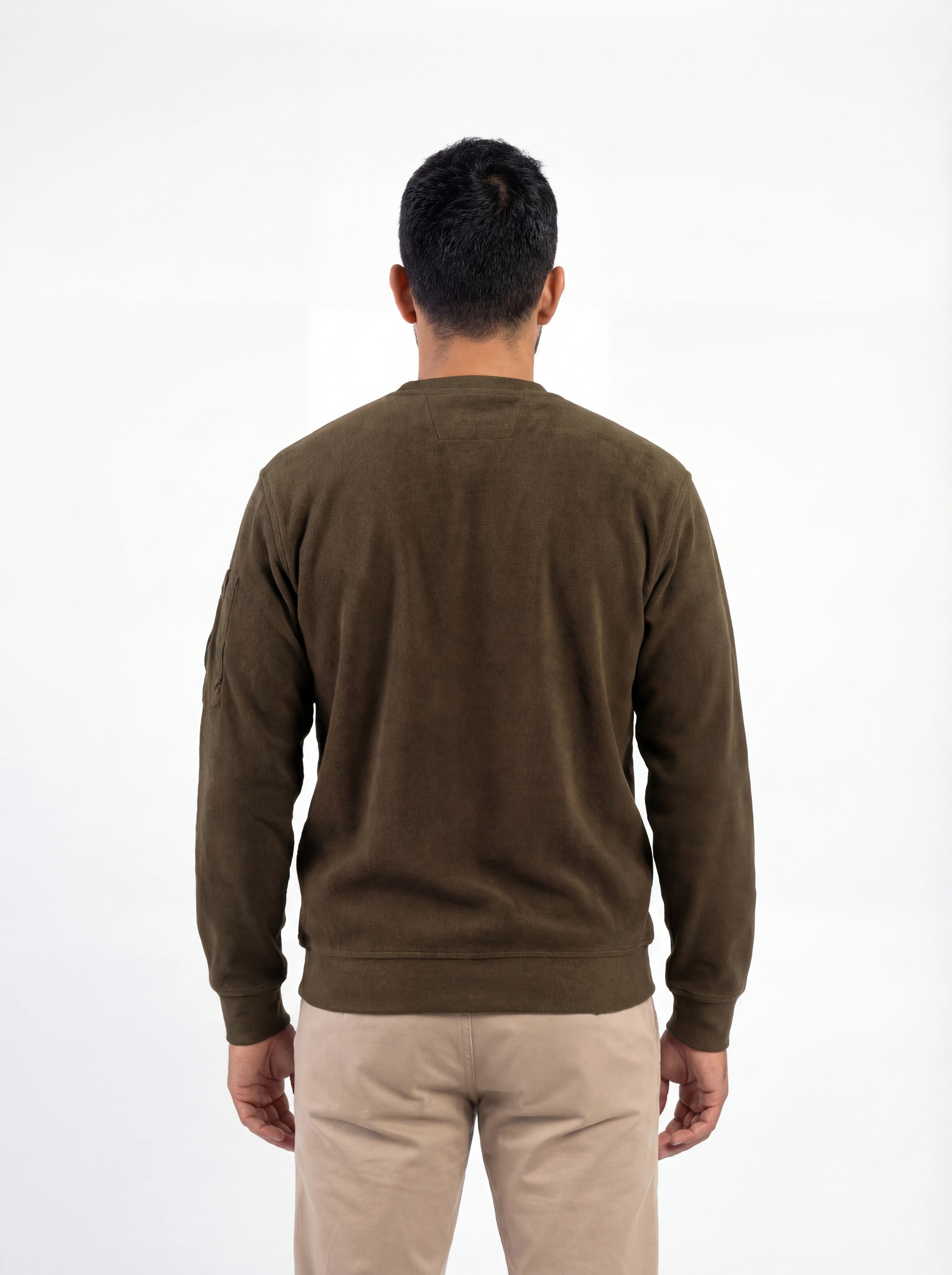 Modello a 45° con maglia girocollo oliva taschino con lente taschino C.P. Company da uomo in cotone