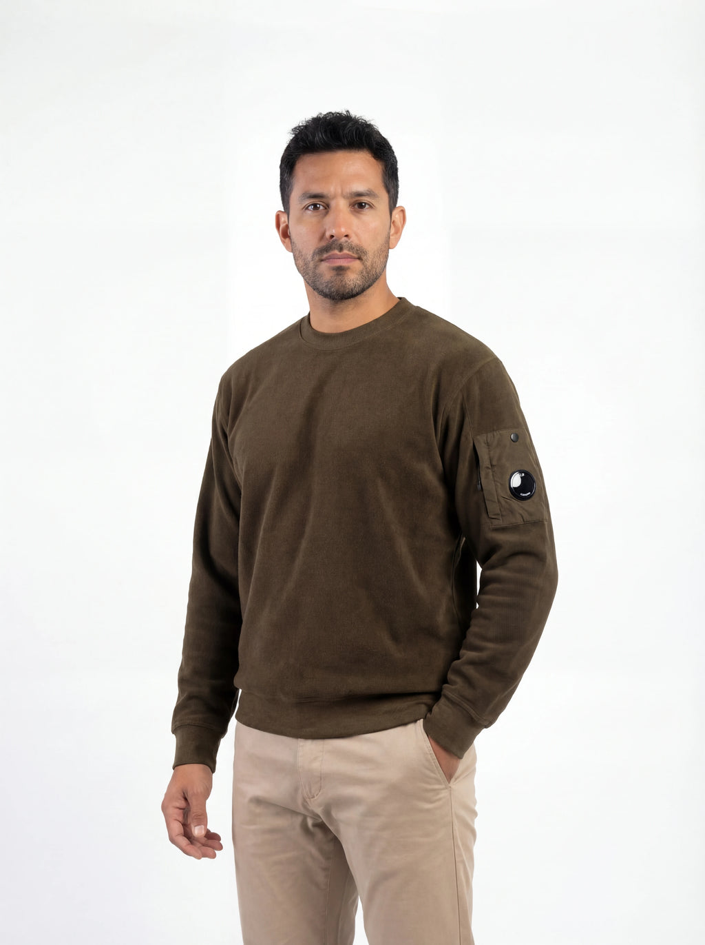 Maglia girocollo frontale, maglia girocollo oliva taschino con lente taschino C.P. Company da uomo in cotone