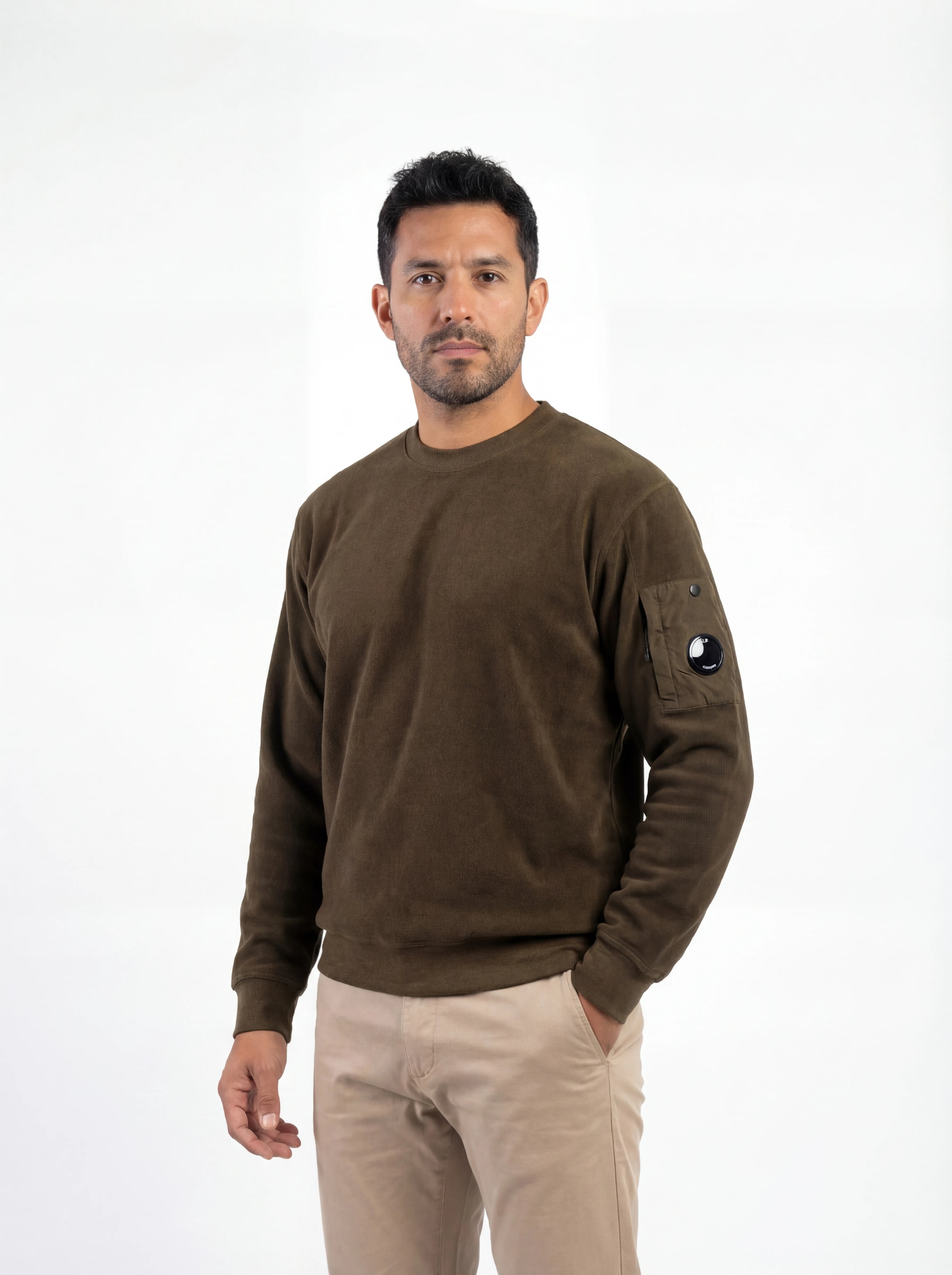 Maglia girocollo frontale, maglia girocollo oliva taschino con lente taschino C.P. Company da uomo in cotone