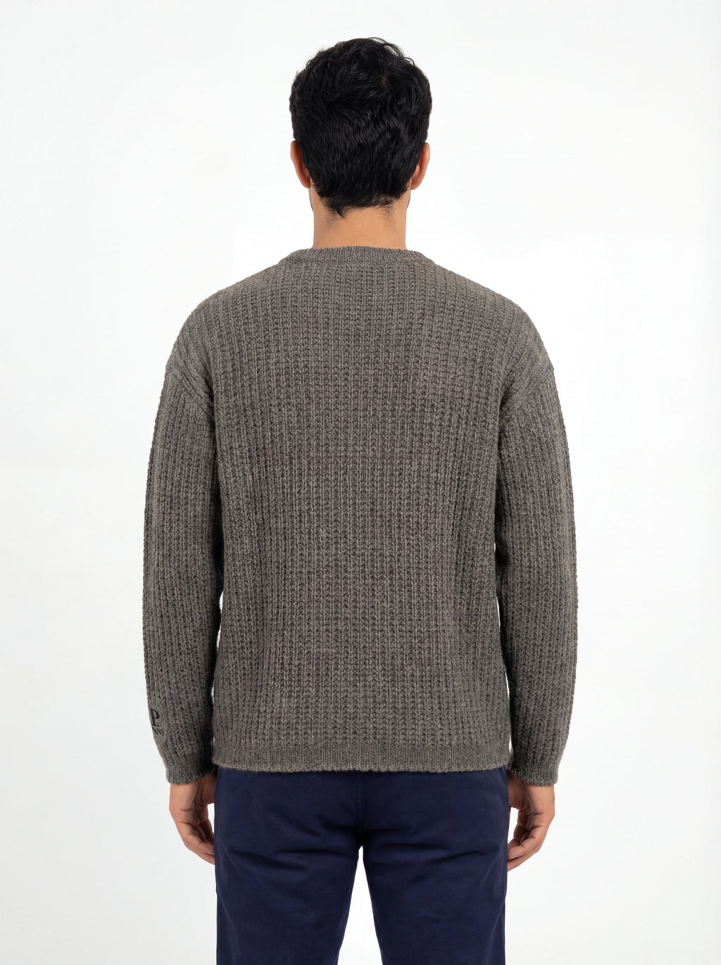 Modello a 45° con maglione grigio medio C.P. Company da uomo in lana