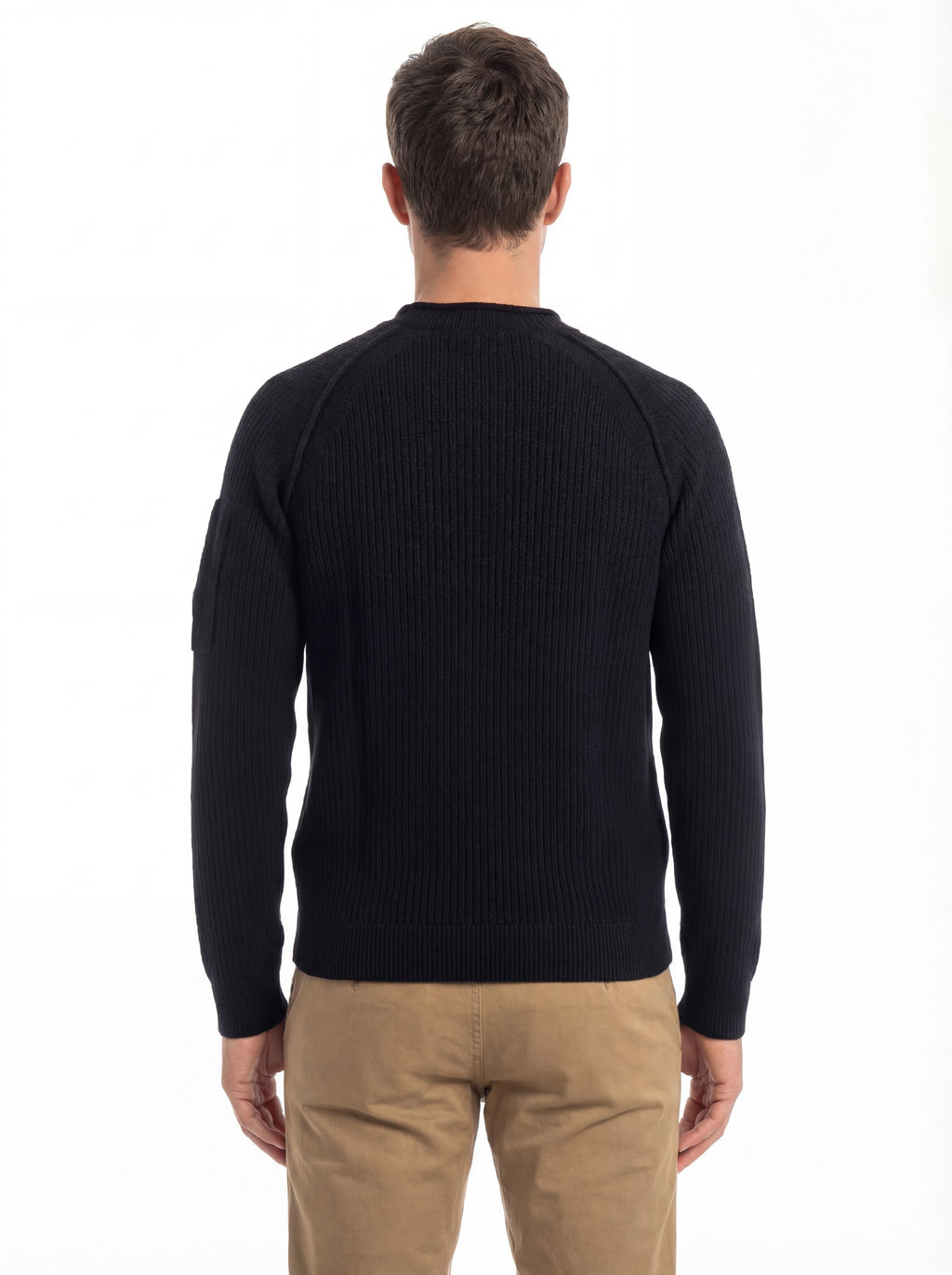 Modello a 45° con maglia girocollo blu spalla raglan manica a rilievo C.P. Company da uomo