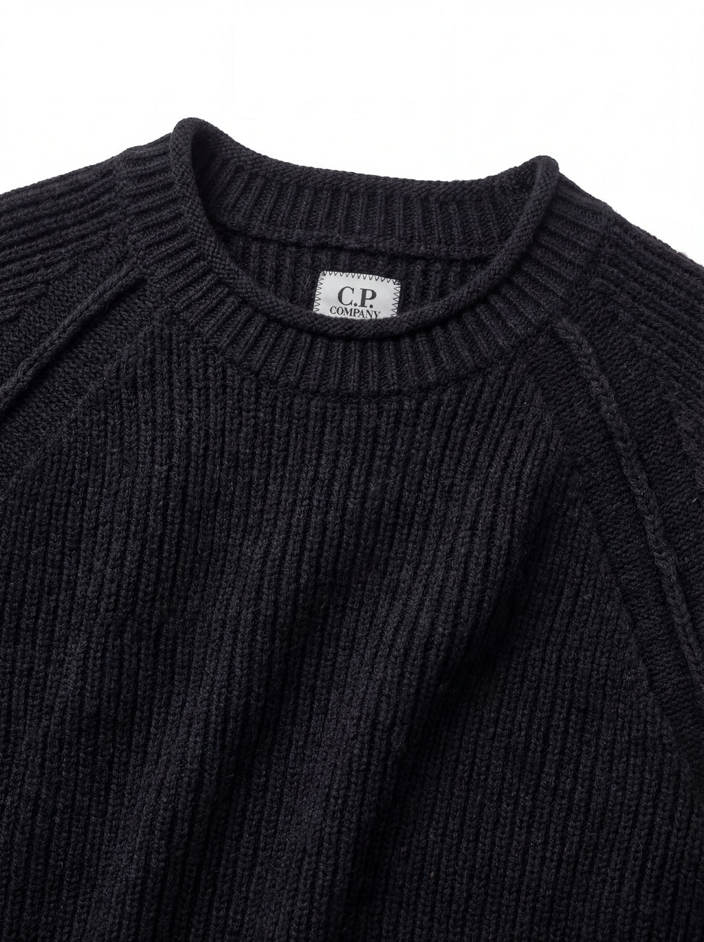 Maglia girocollo vista da dietro, maglia girocollo blu spalla raglan manica a rilievo C.P. Company da uomo