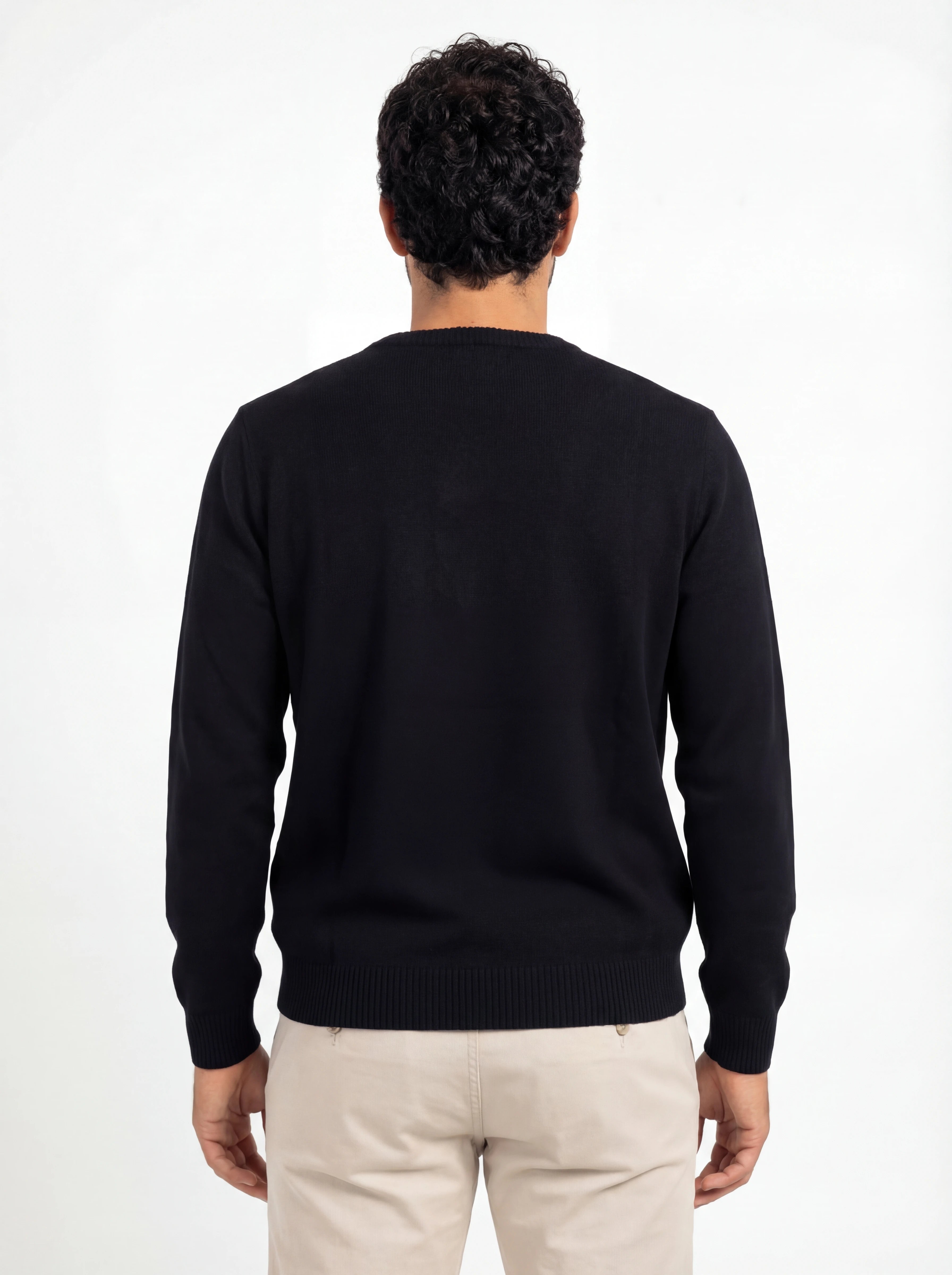 Modello indossa a 45 gradi maglione girocollo scritta restasbocciare nero Saint Barth Heronlight in lana