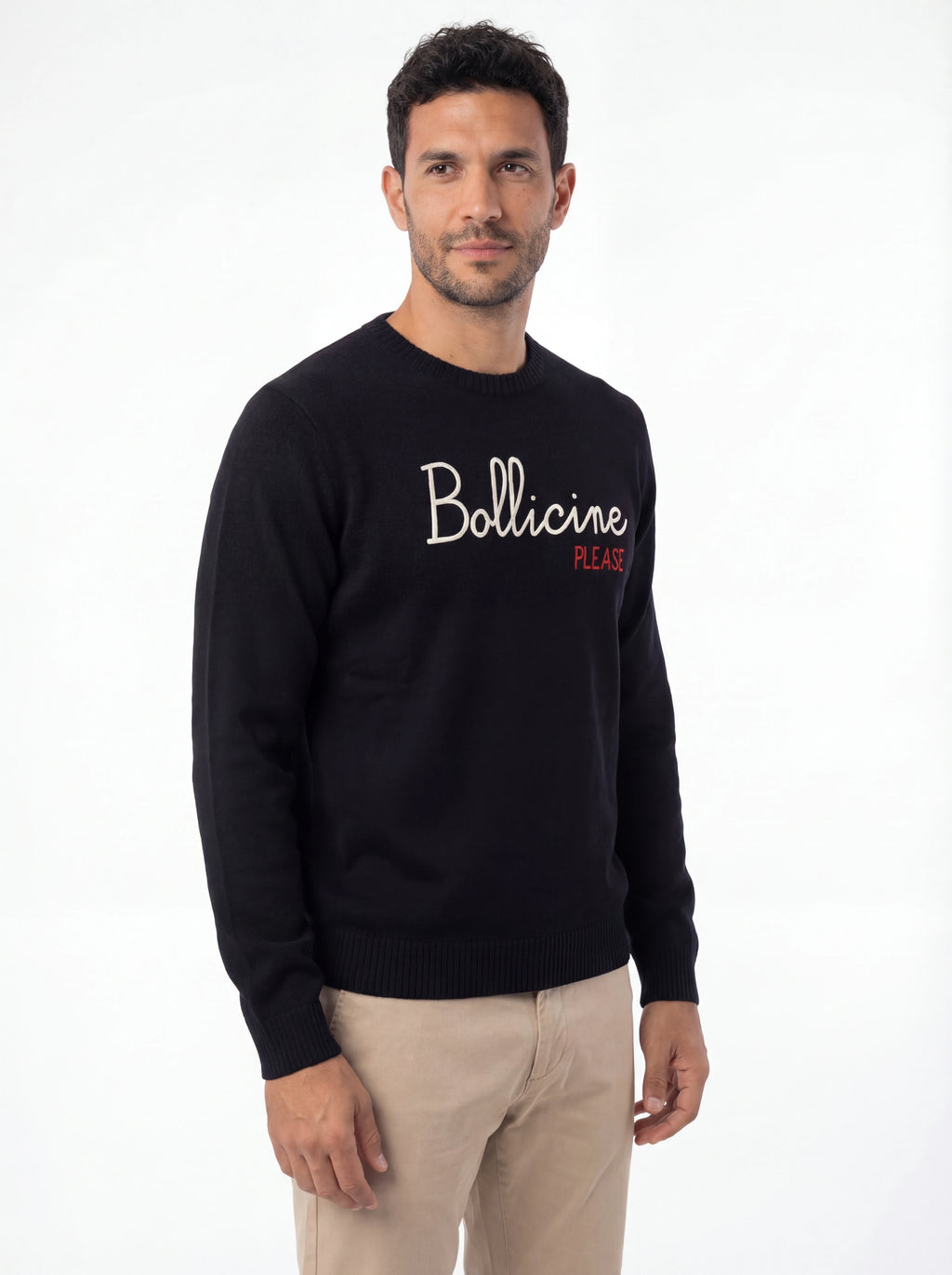 Modello indossa frontalmente maglione girocollo scritta bollicineplease nero Saint Barth Heron in lana