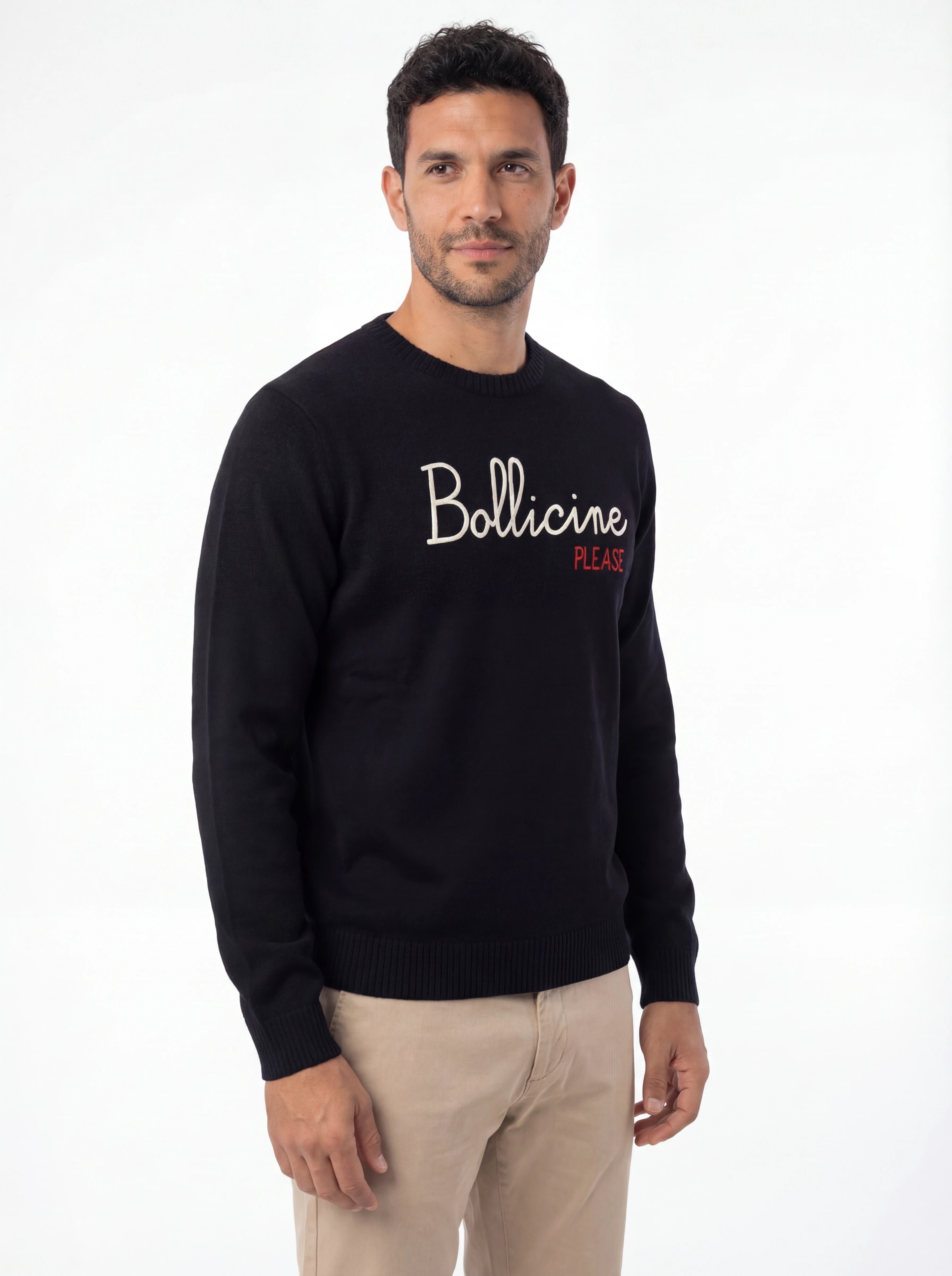 Modello indossa frontalmente maglione girocollo scritta bollicineplease nero Saint Barth Heron in lana