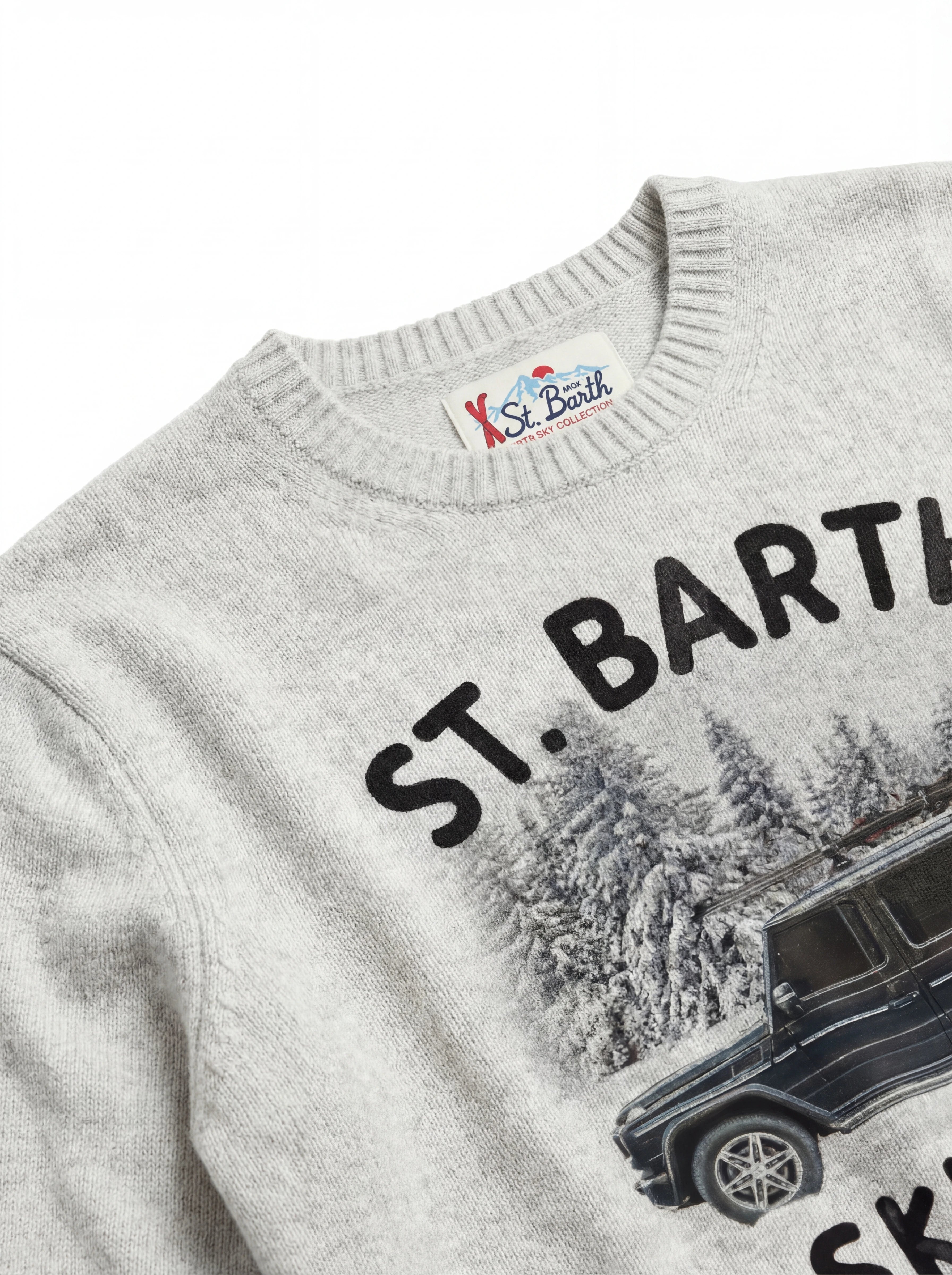 Maglione frontale su sfondo neutro girocollo scritta sbskilift bianco Saint Barth Heron in lana