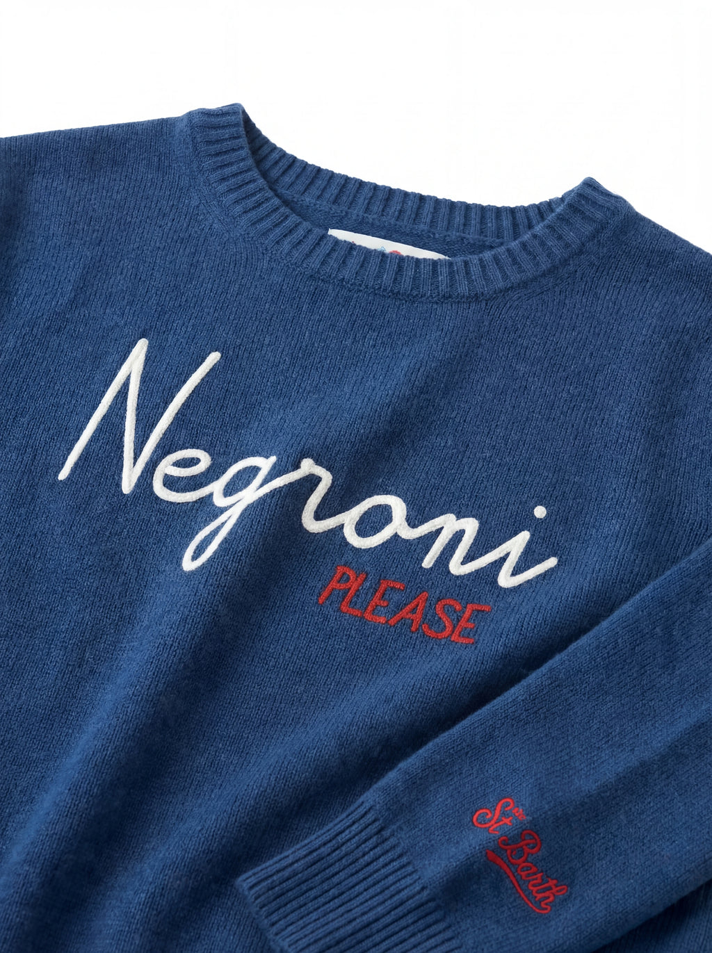 Modello visto da dietro maglione girocollo scritta negroniplease blu Saint Barth Heron in lana