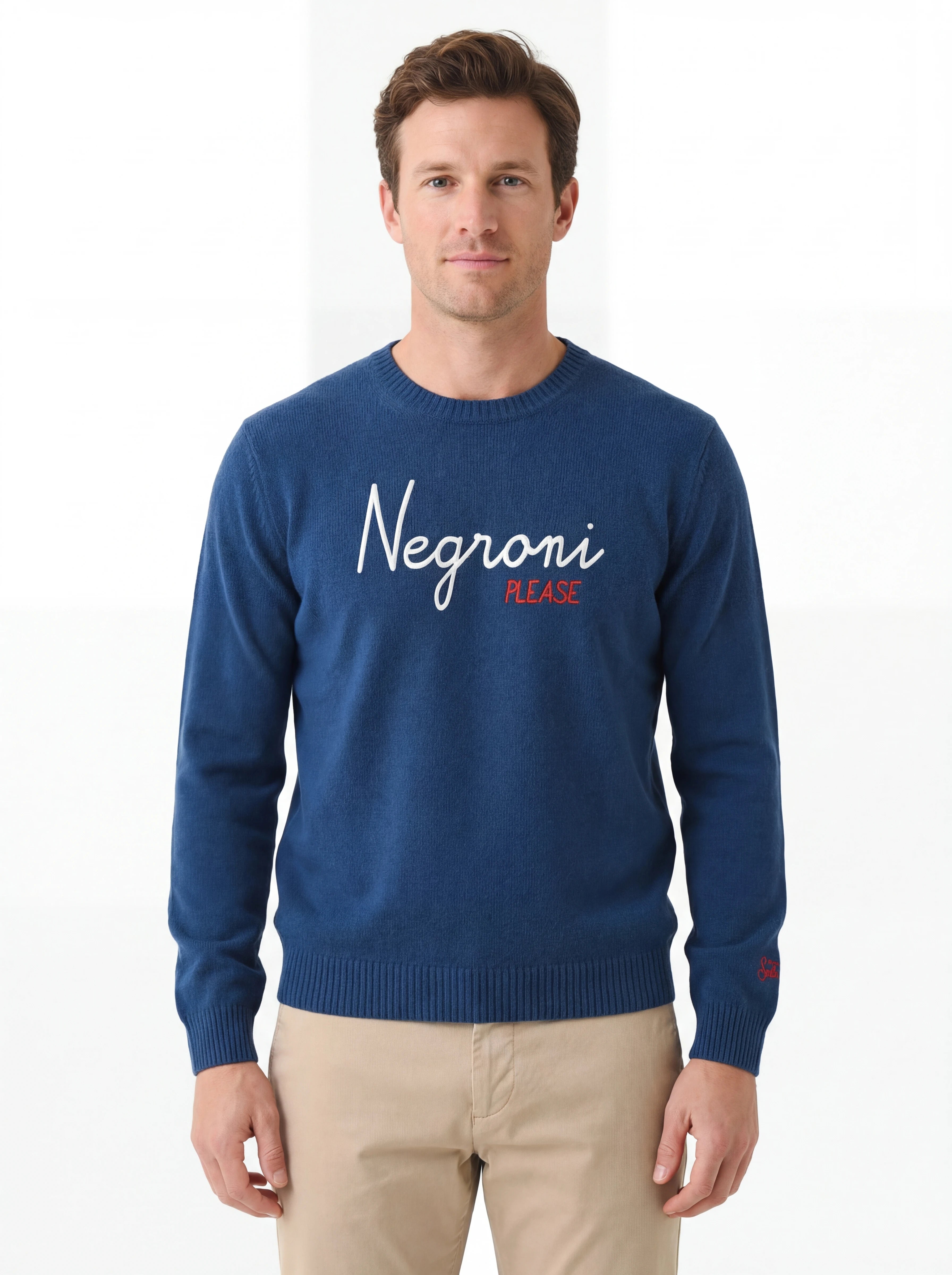 Maglione da dietro su sfondo neutro girocollo scritta negroniplease blu Saint Barth Heron in lana