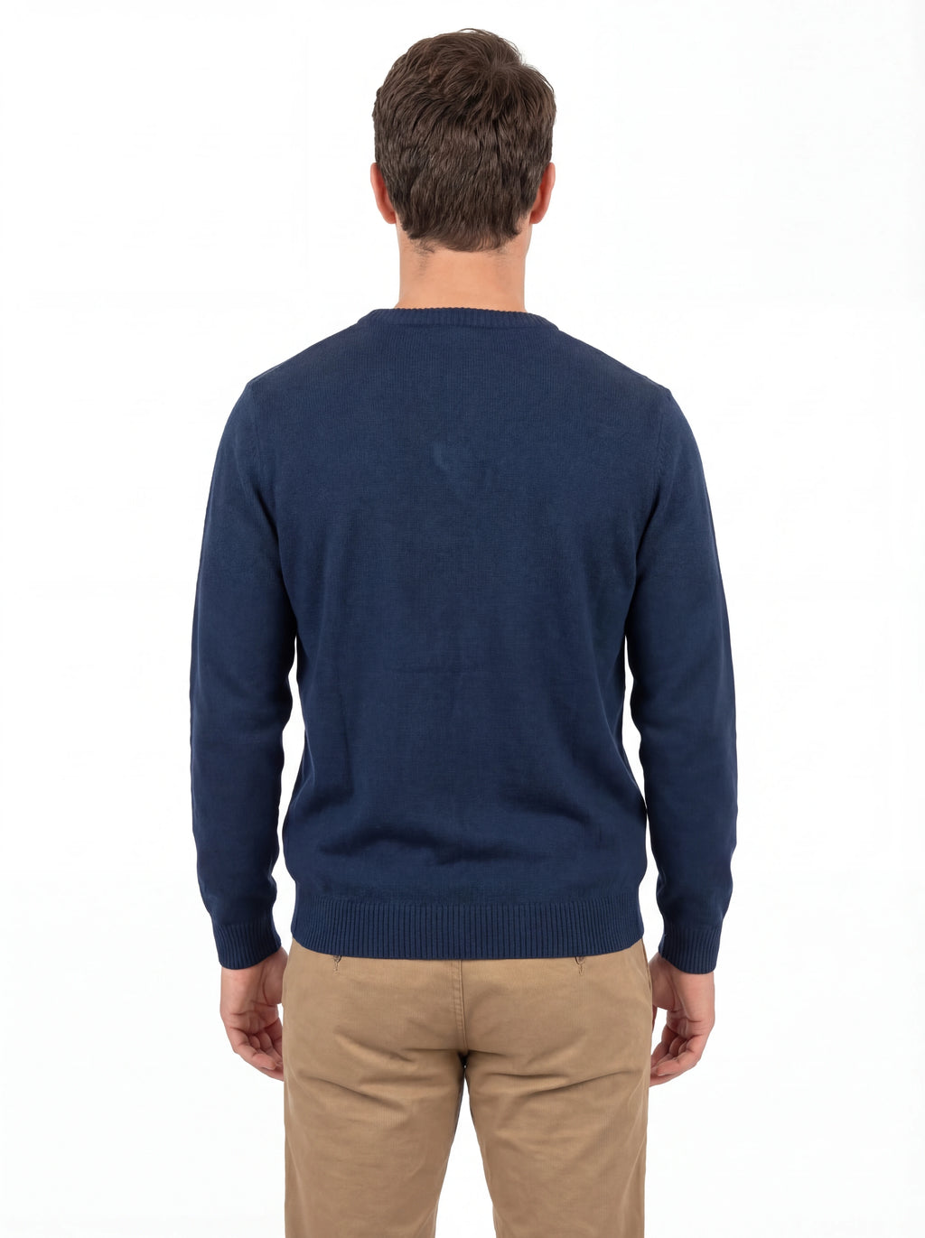 Modello indossa a 45 gradi maglione girocollo scritta weekendbe gin blu Saint Barth Heron in lana