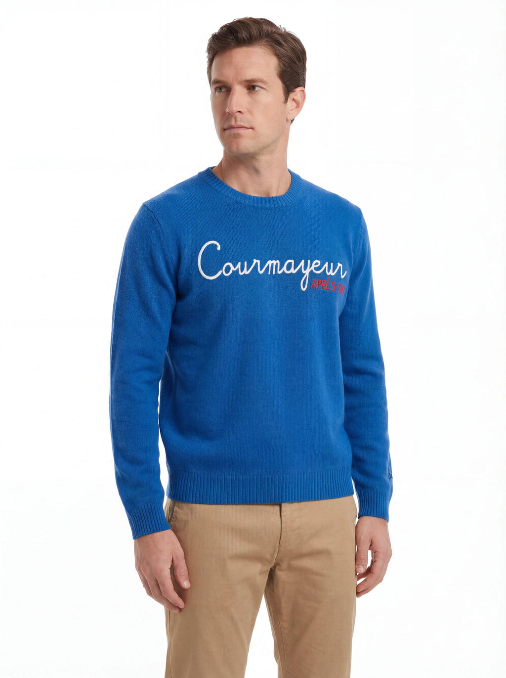 Modello indossa frontalmente maglione girocollo scritta courmaapres bluette Saint Barth Heron in lana