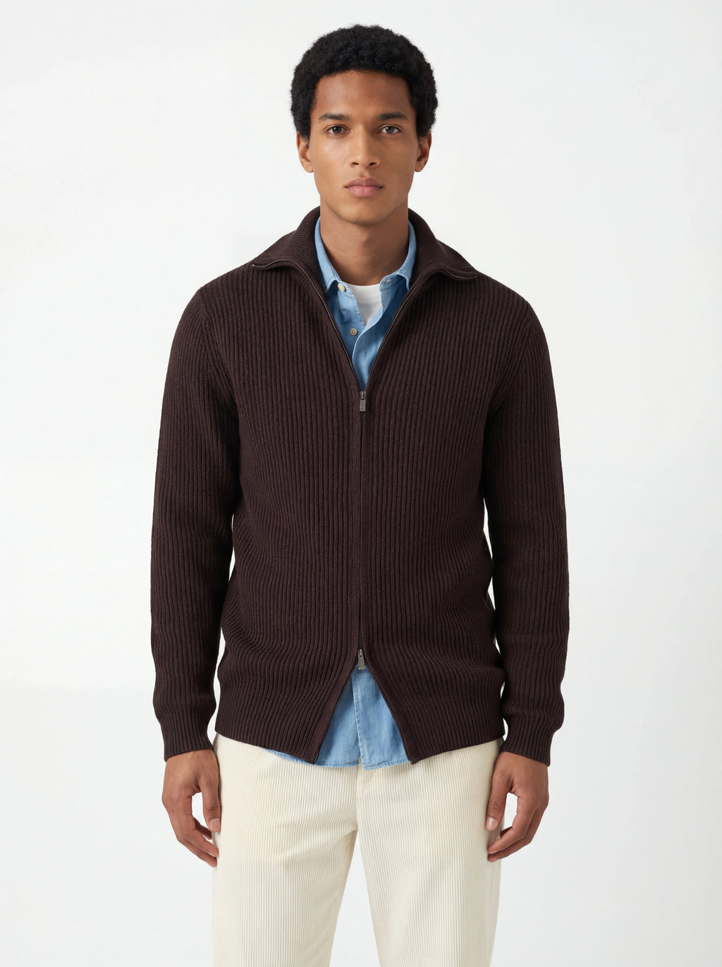 Modello visto da dietro cardigan zip marrone Saint Barth Preston